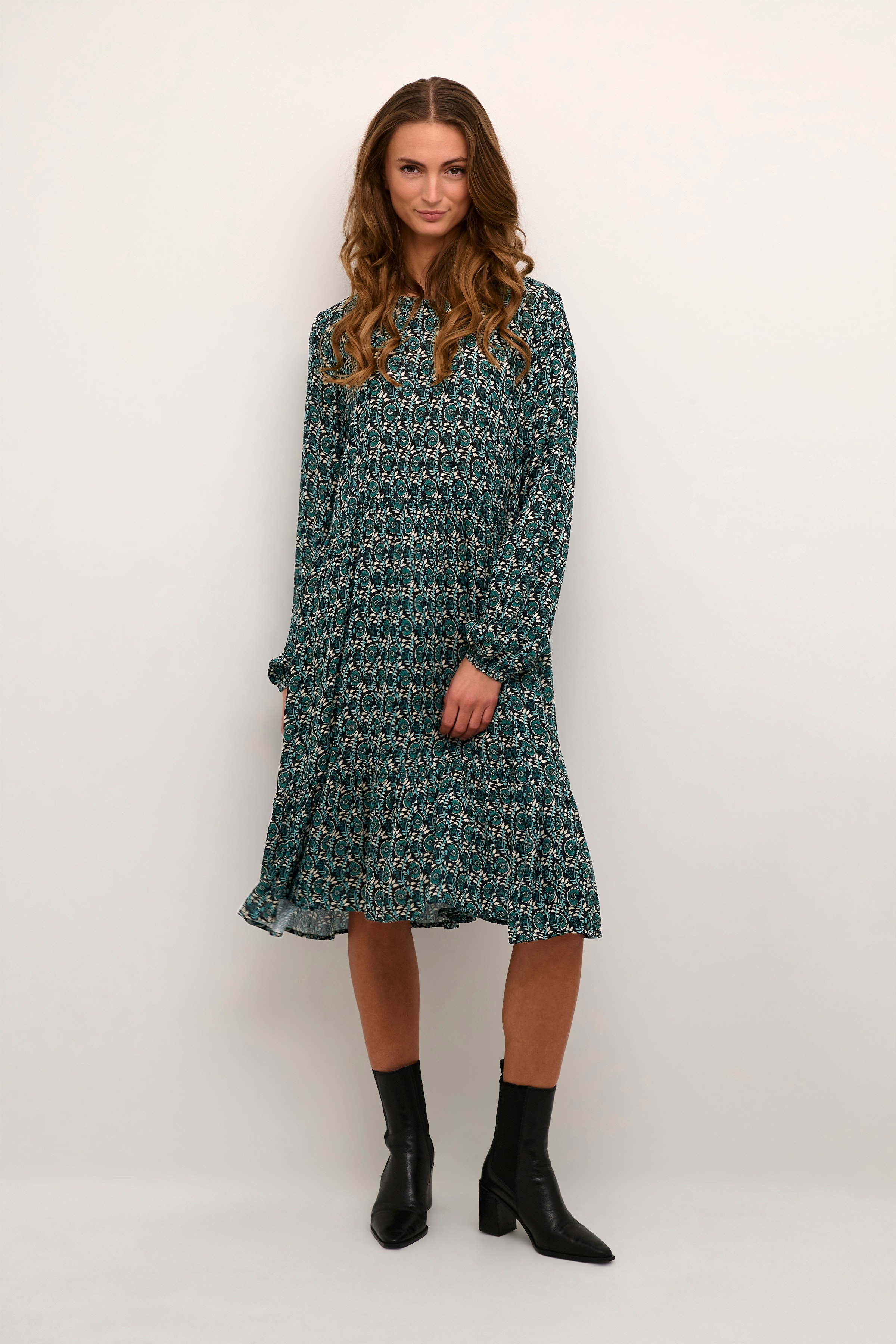 KAkarina Kleid LOOKBOOK FRONT 10507938-104894