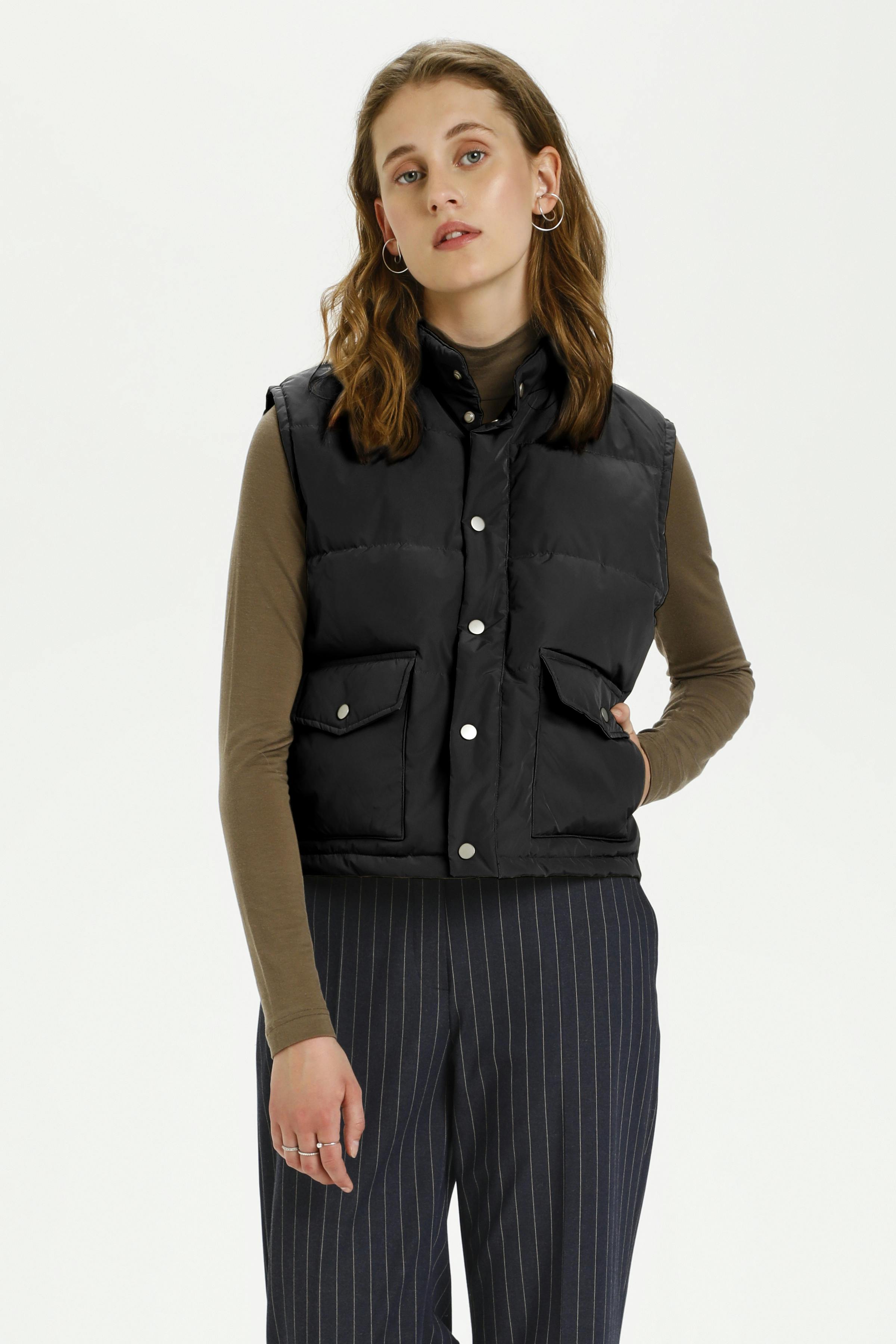 AriKB Vest LOOKBOOK FRONT 10103694-194008