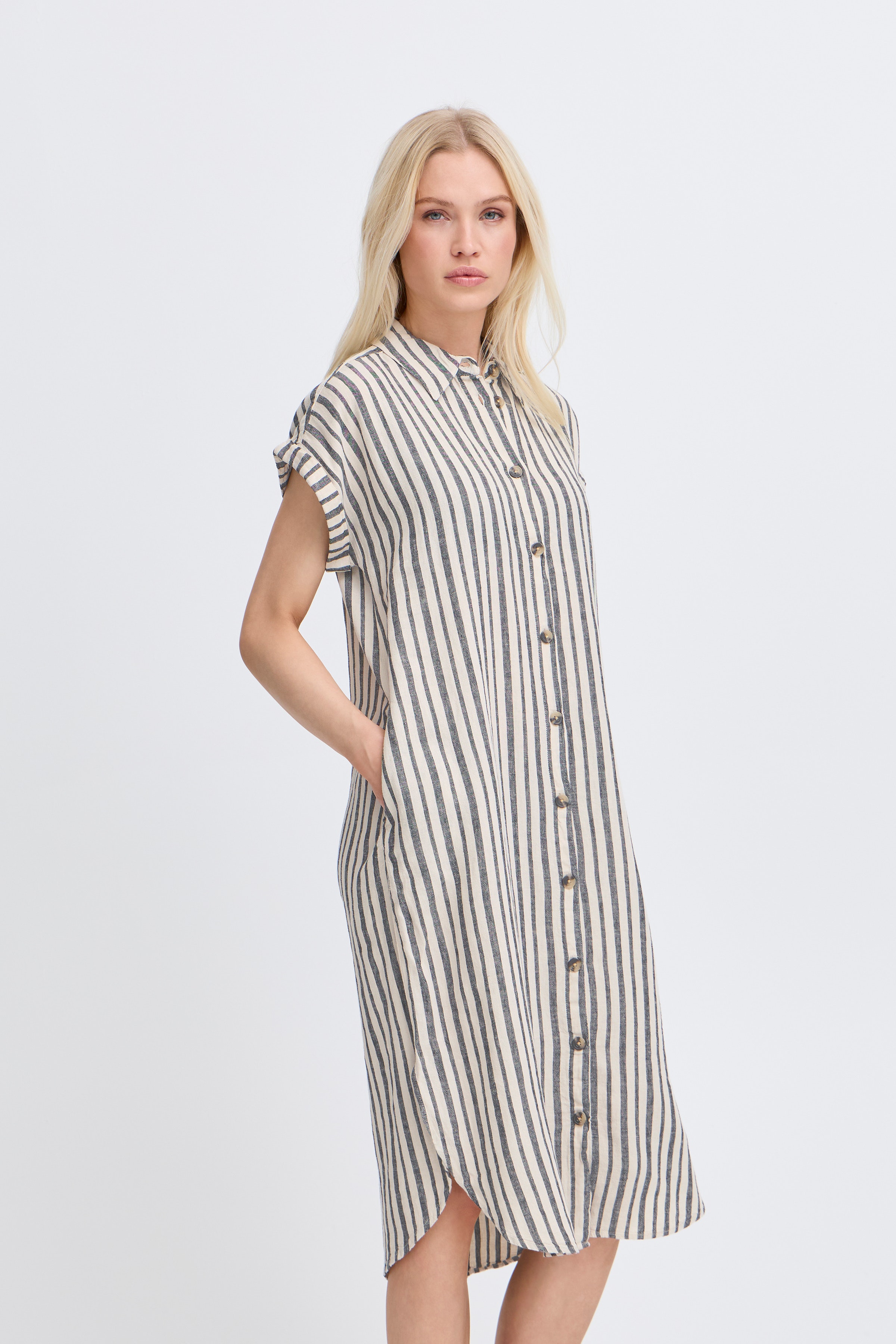 BYFALAKKA Kjole LOOKBOOK FRONT 20814553-204794