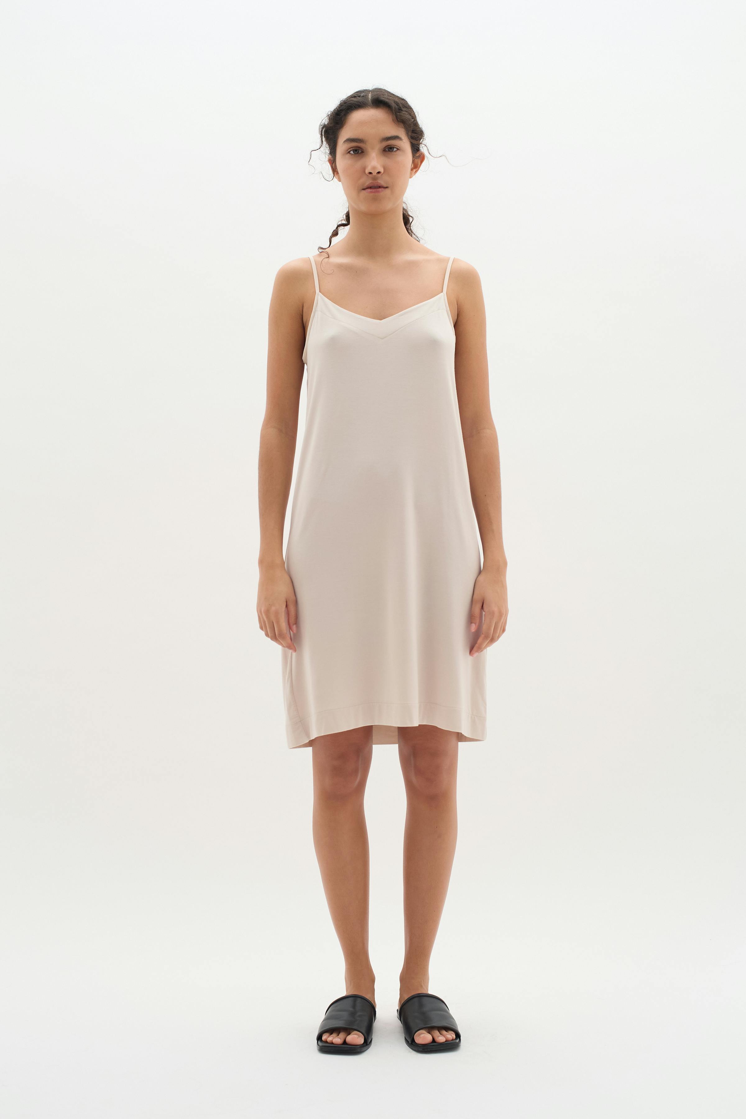 LilIW Base Slip Dress LOOKBOOK FRONT 30109347-130403