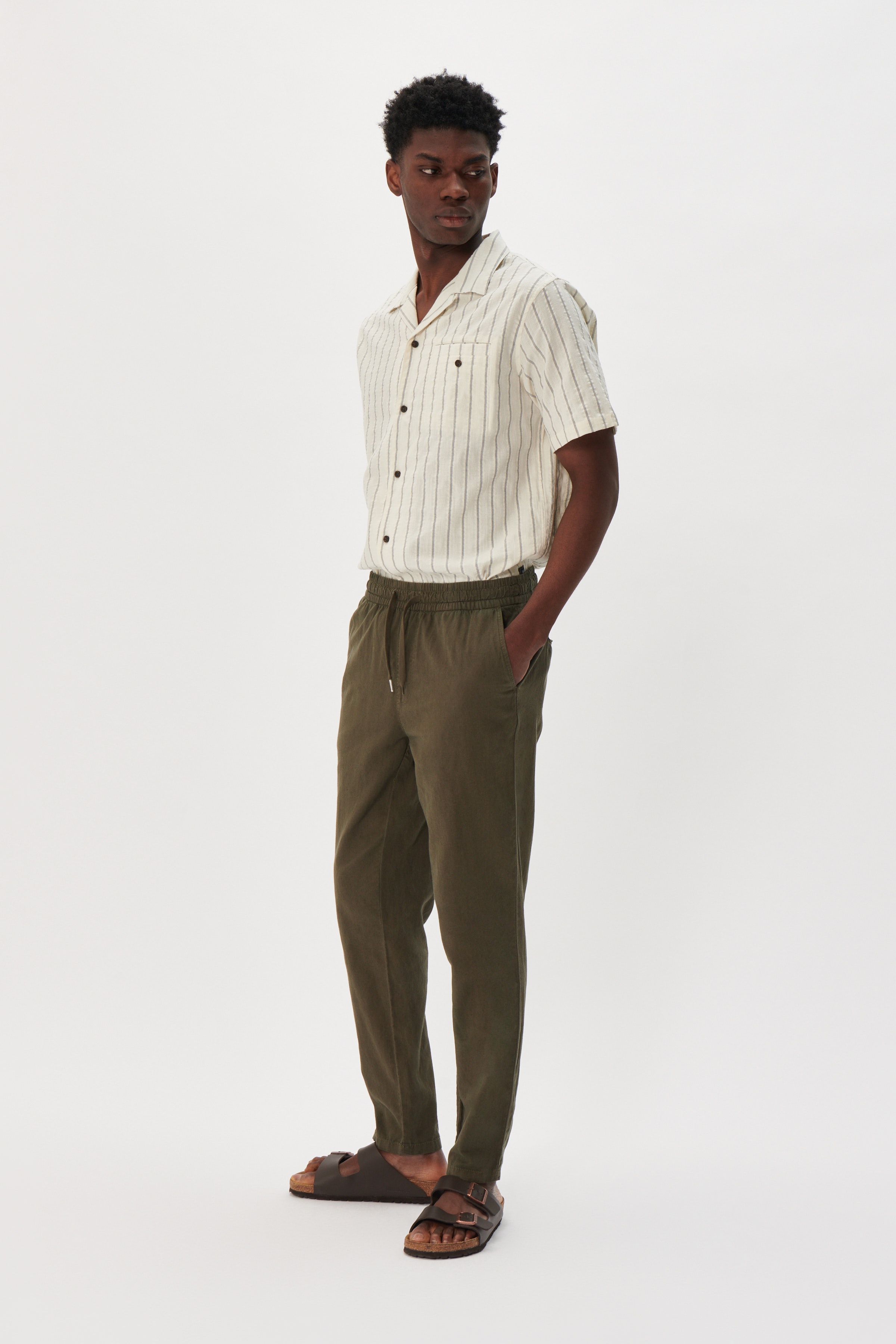 MAbarton Trousers LOOKBOOK FRONT 30206031-190515