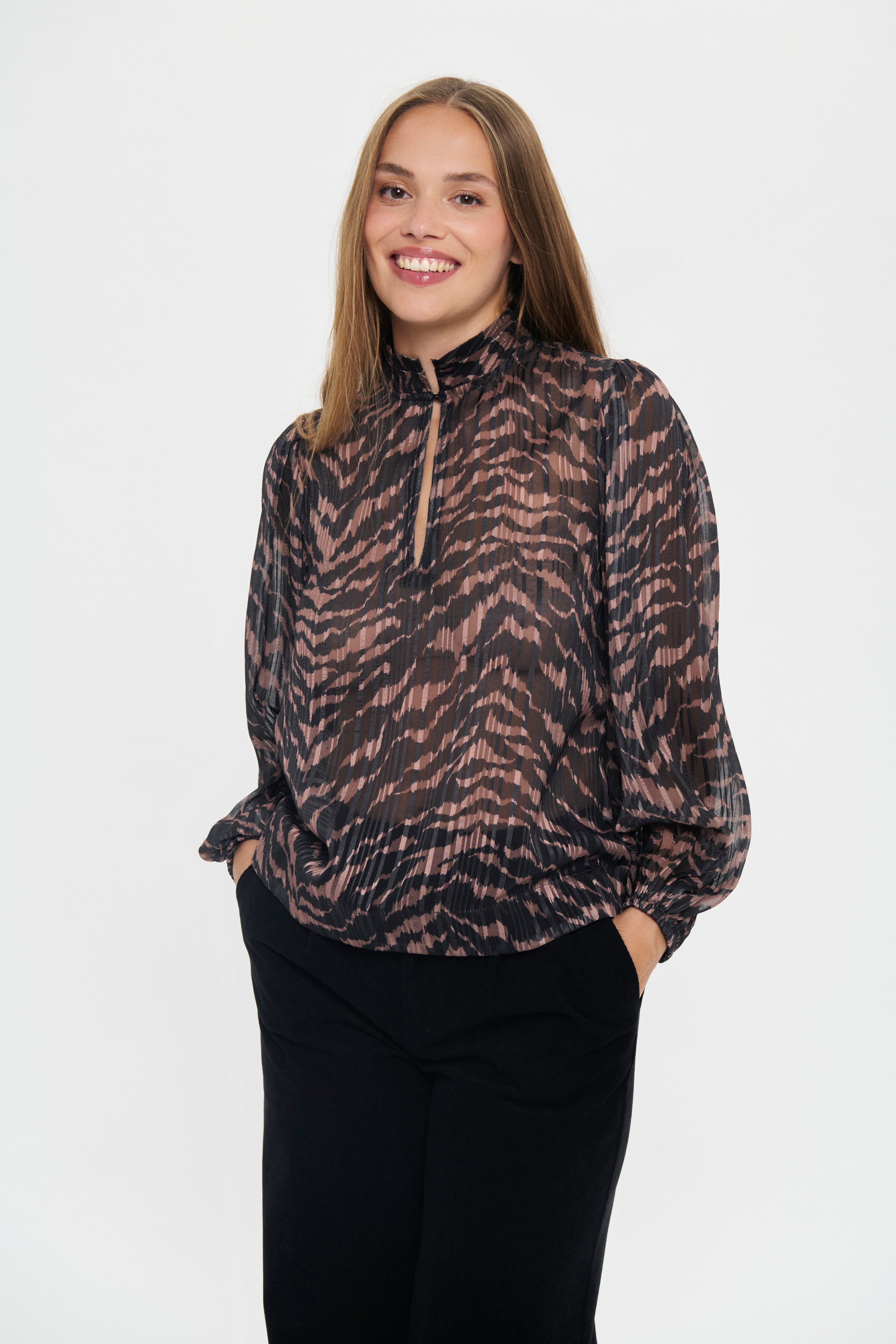 NestaSZ Bluse LOOKBOOK FRONT 30514571-304346