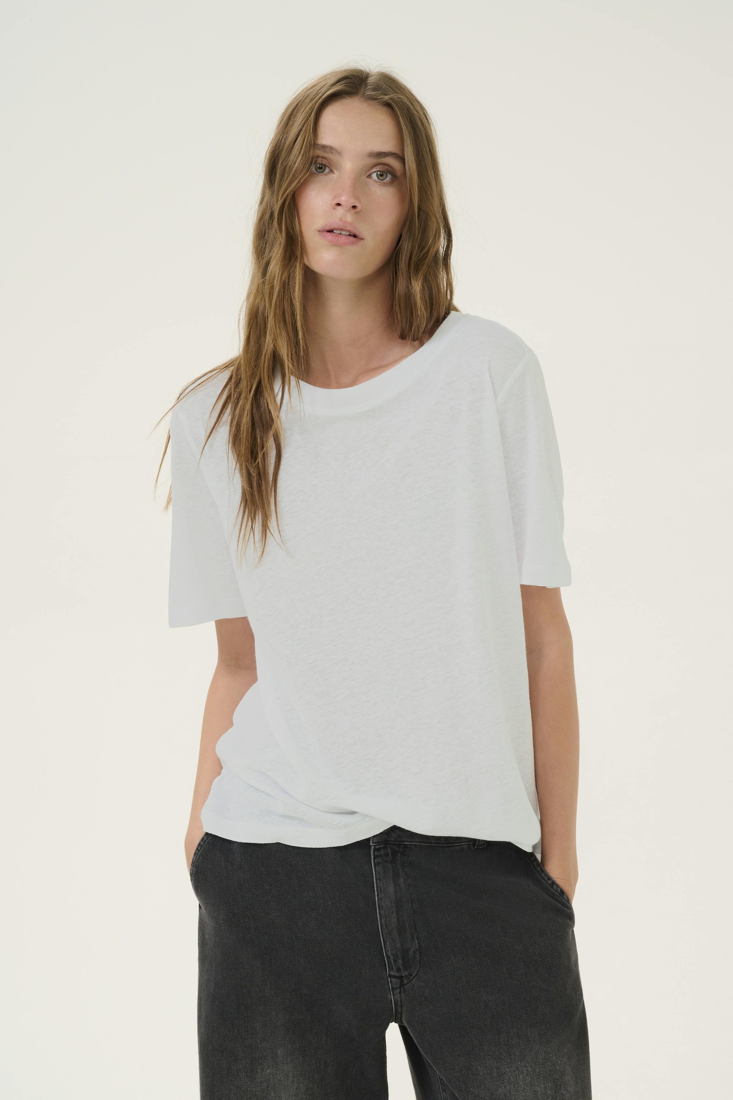 LisaMW Linen T-shirt LOOKBOOK FRONT 10704762-110601