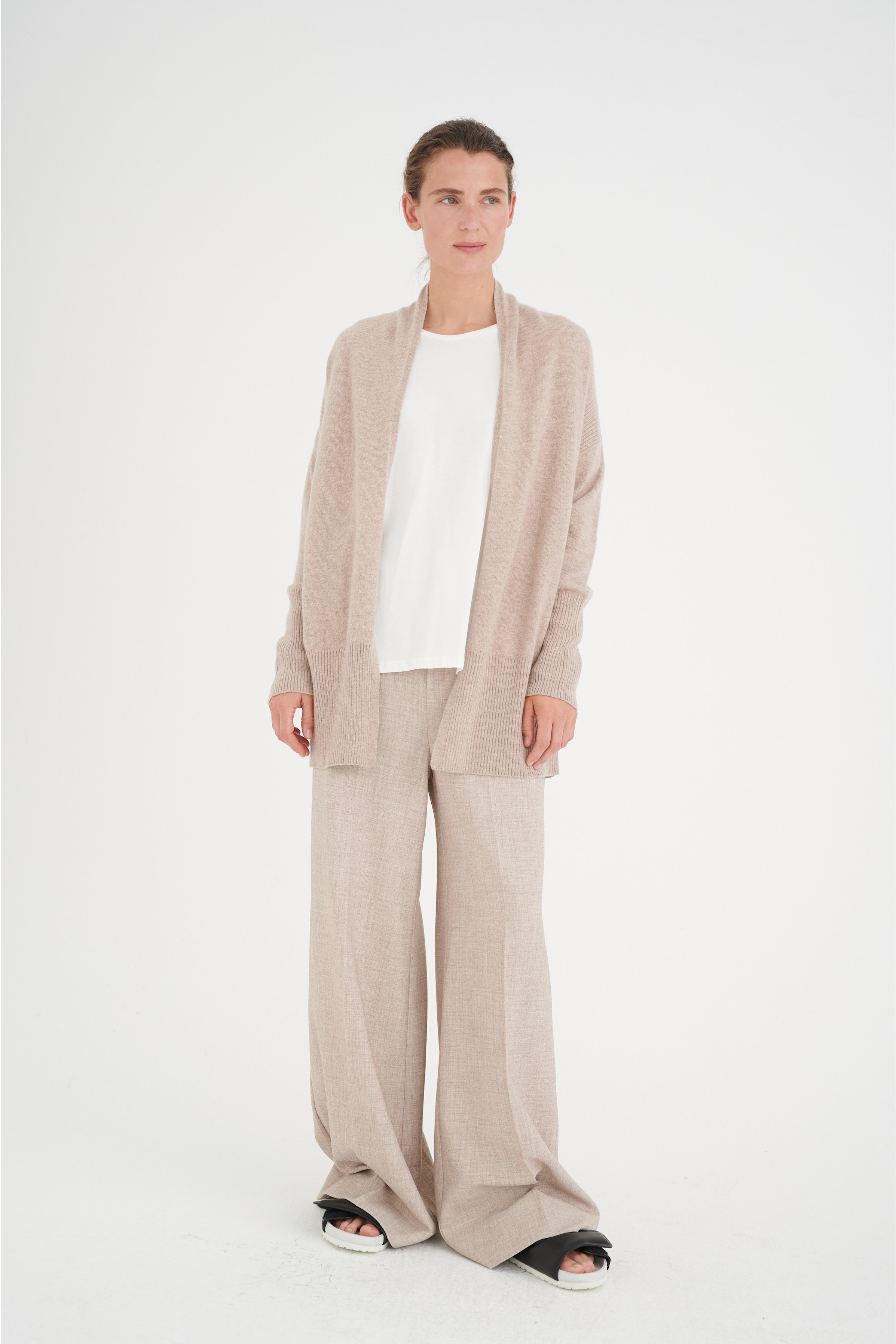 Stickad cardigan LOOKBOOK FRONT 30106694-300868