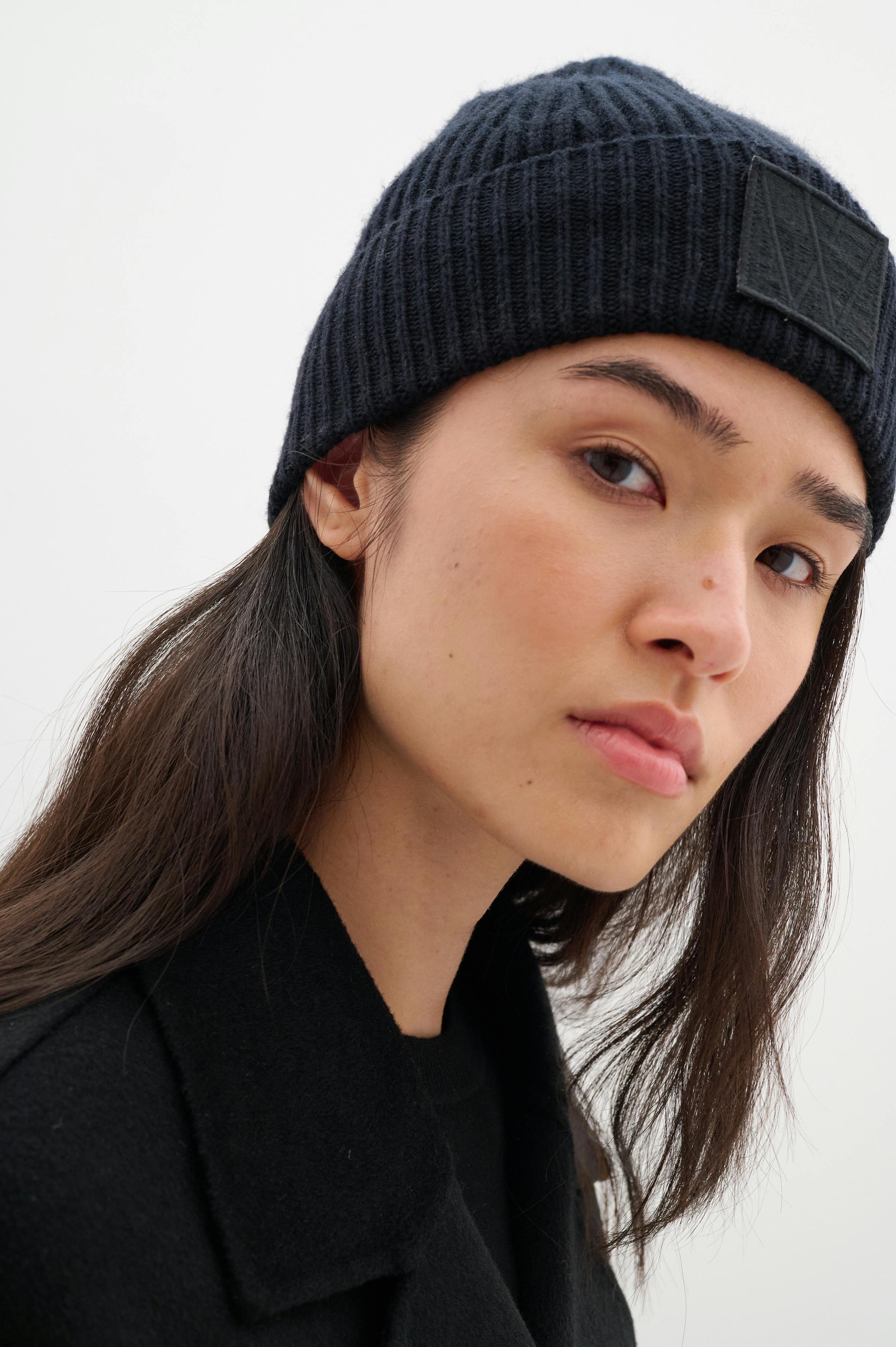 KaxyIW Beanie LOOKBOOK FRONT 30109779-194008