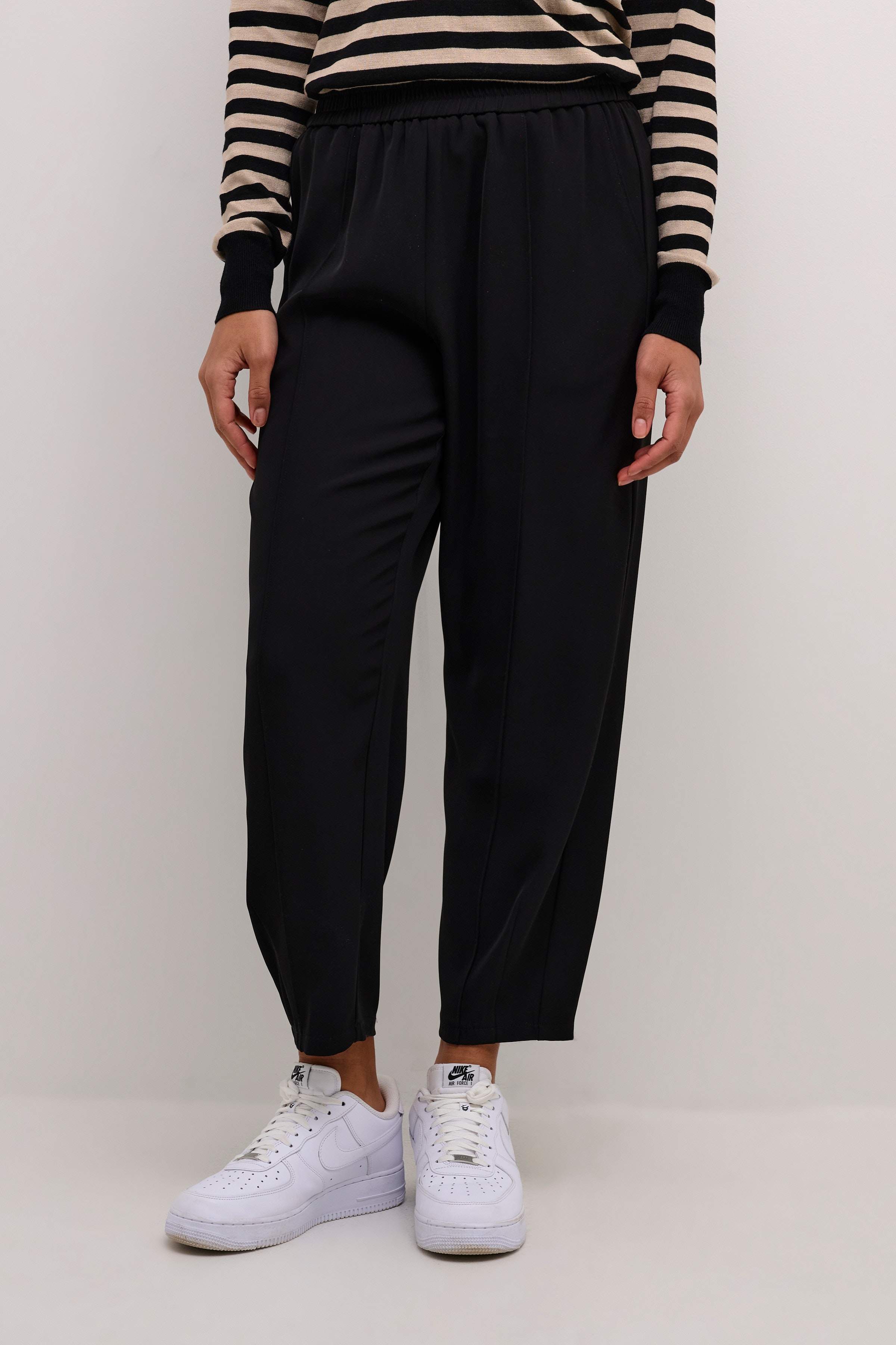 KAsigna Trousers LOOKBOOK FRONT 10509101-100121