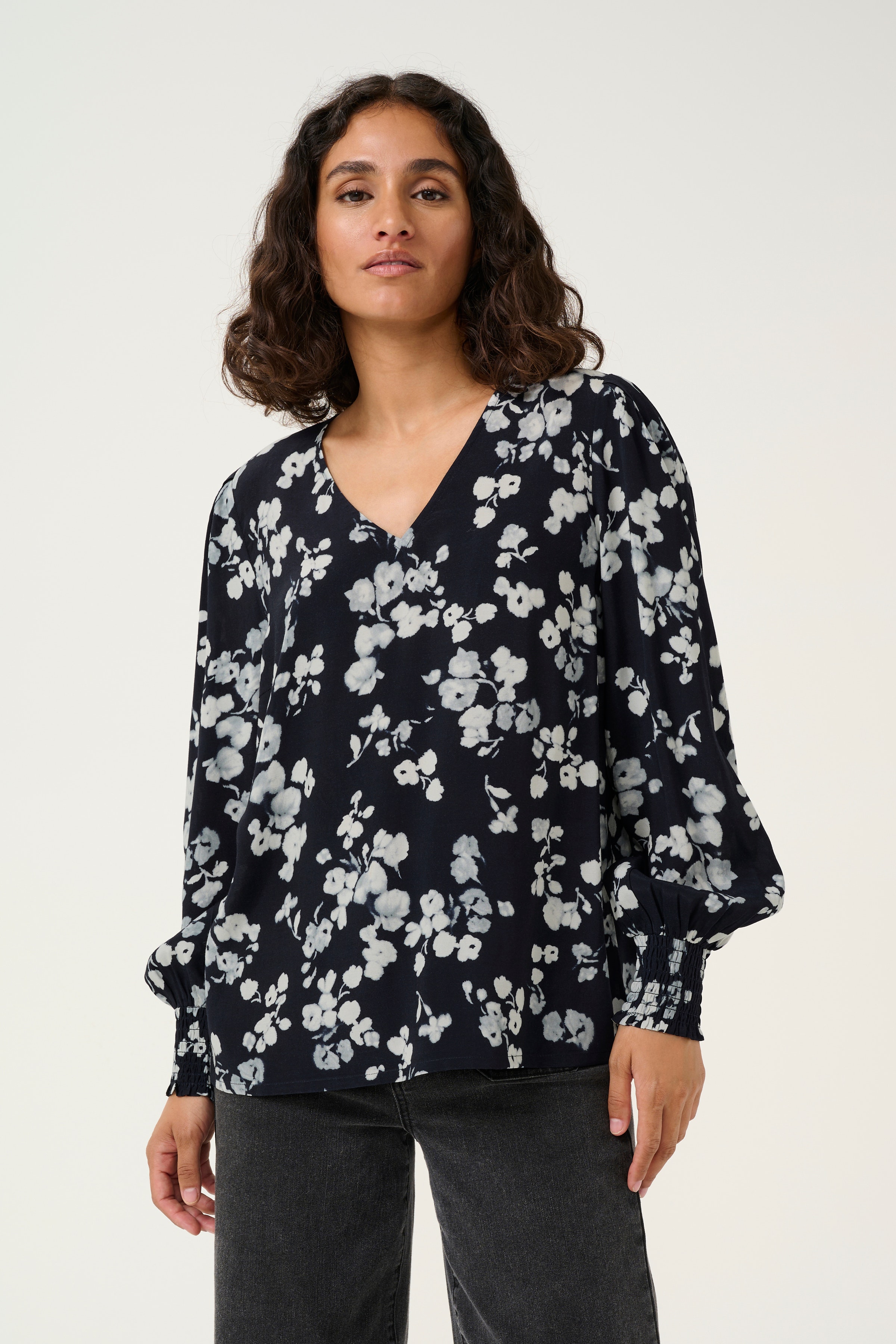 KAalice Bluse LOOKBOOK FRONT 10509405-106800