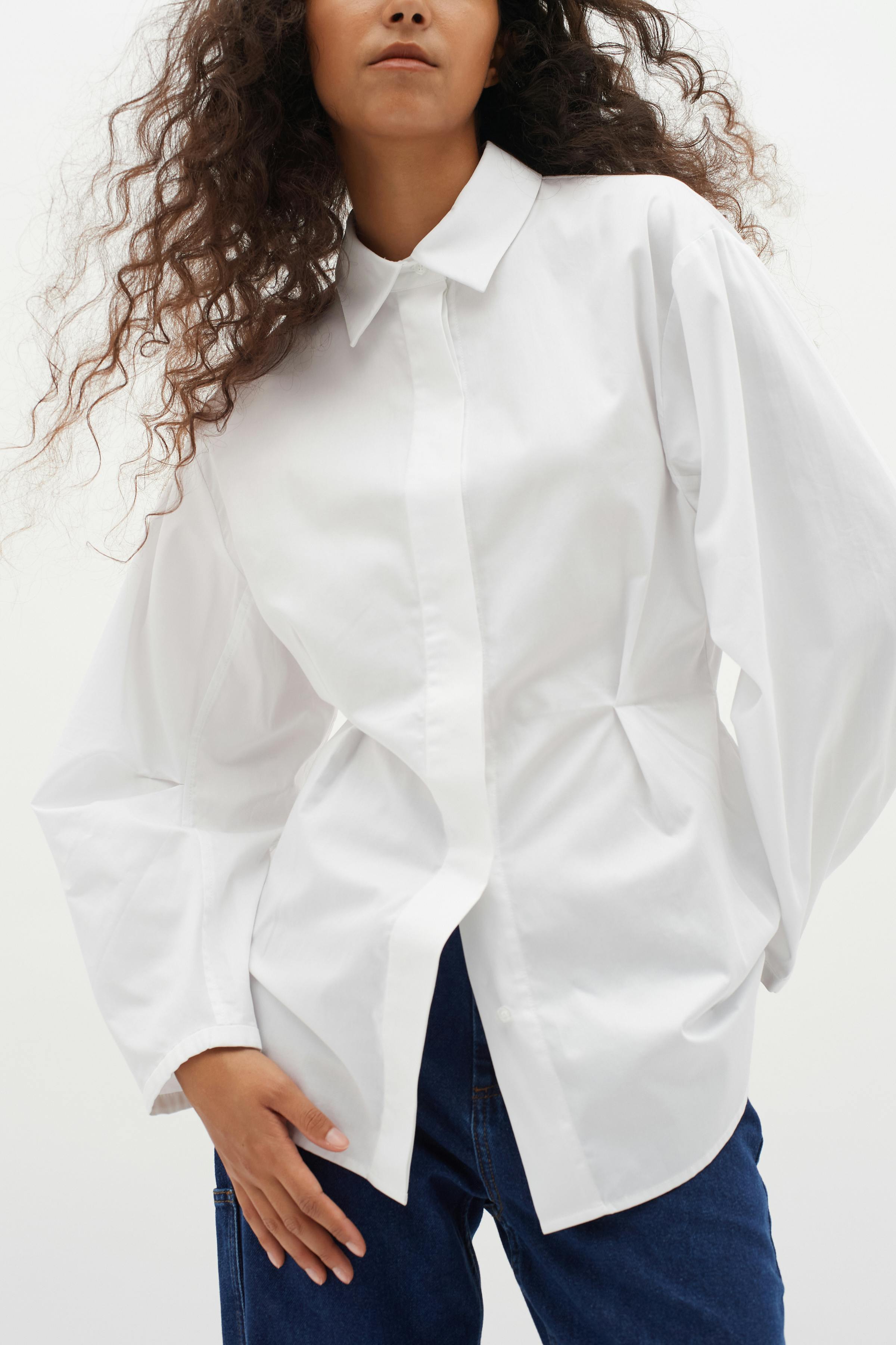 TalluaIW Hourglass Shirt LOOKBOOK DETAIL 30109495-300001