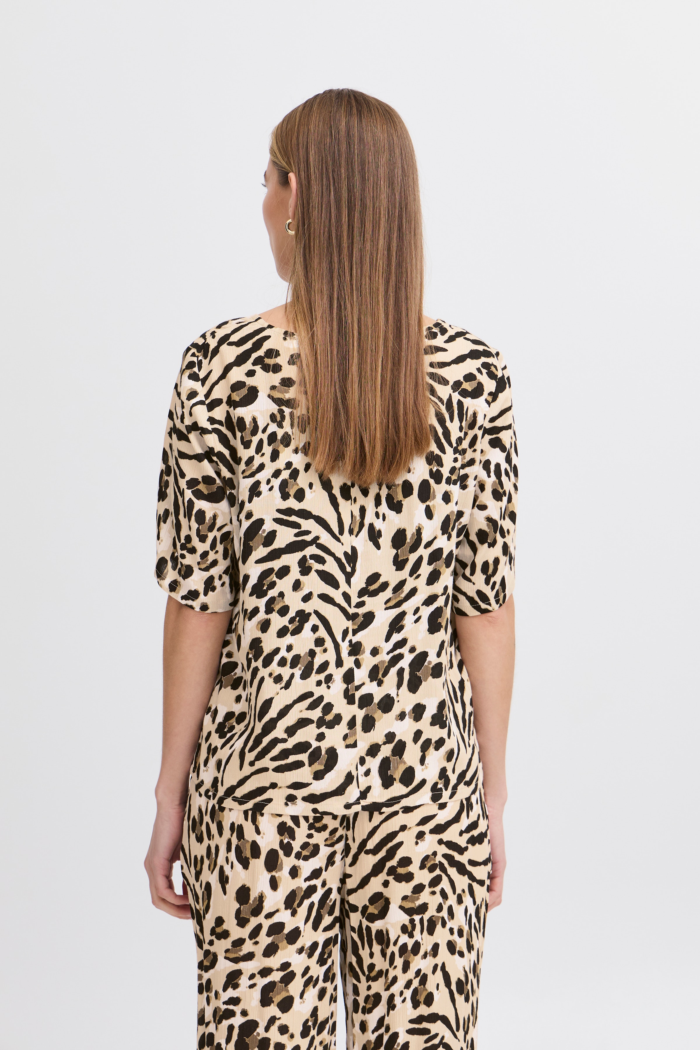 Kortermet bluse LOOKBOOK BACK 20122972-204480