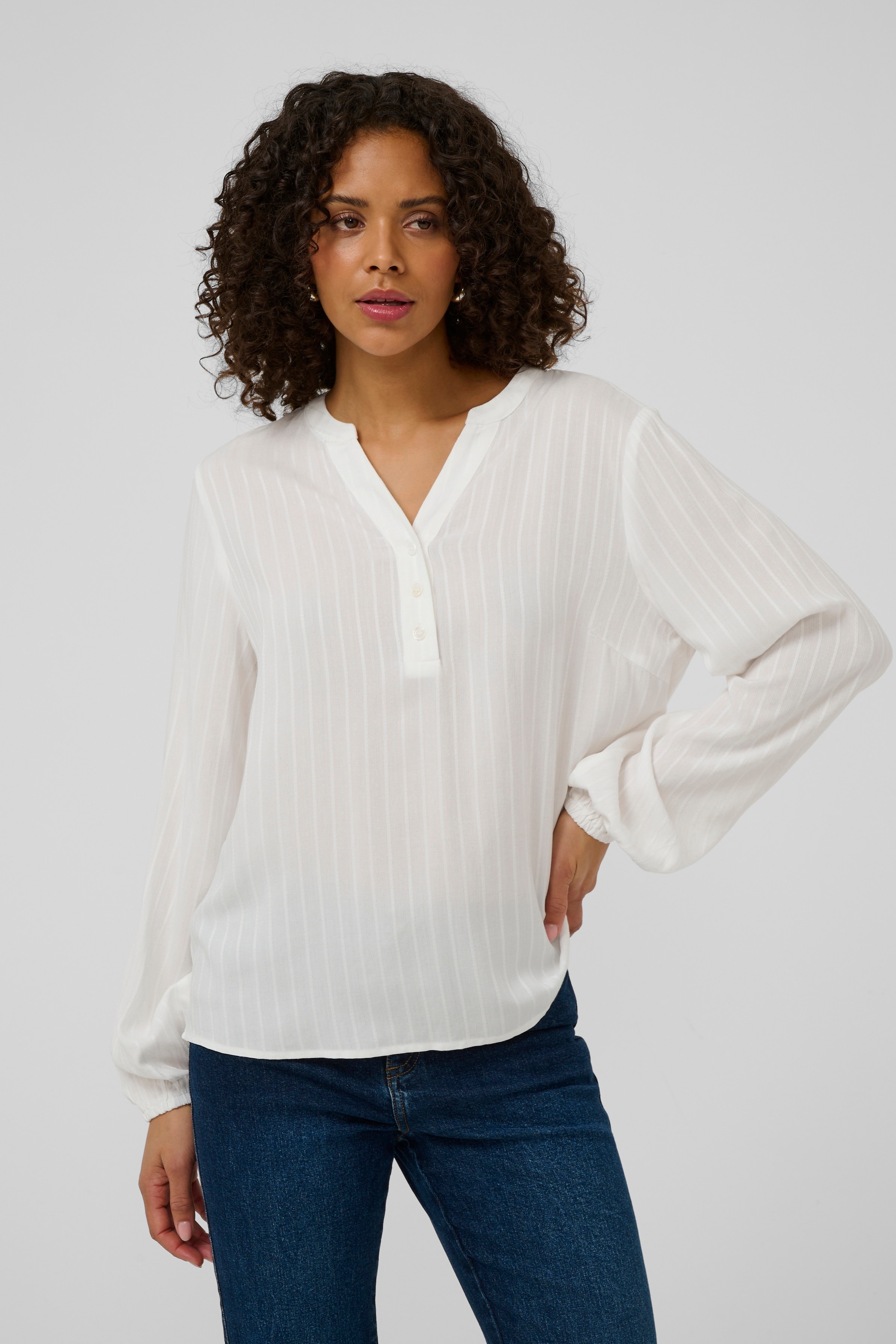 KAmilia Blouse LOOKBOOK FRONT 10508313-110602