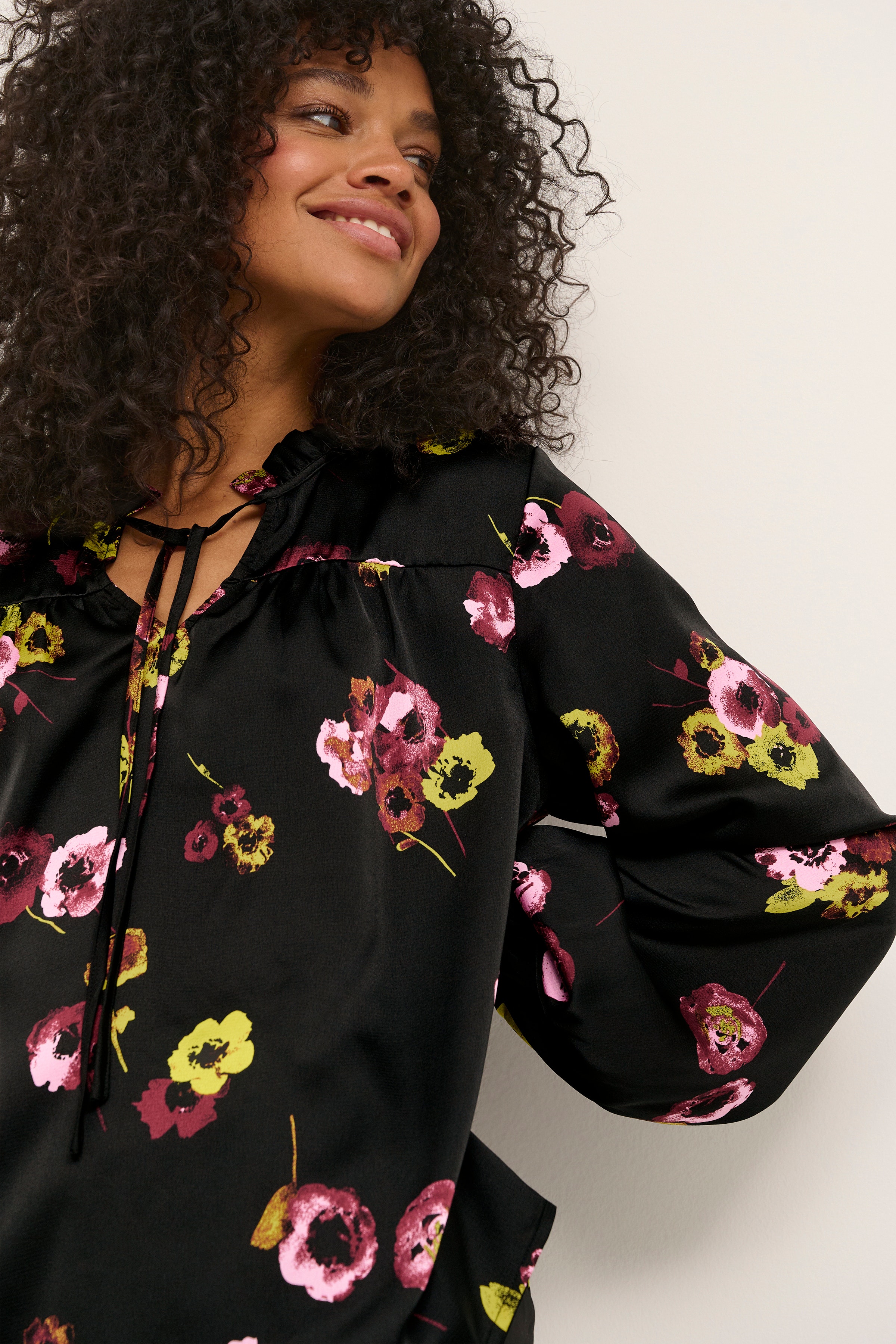 KAdonna Bluse LOOKBOOK DETAIL 10507156-103694