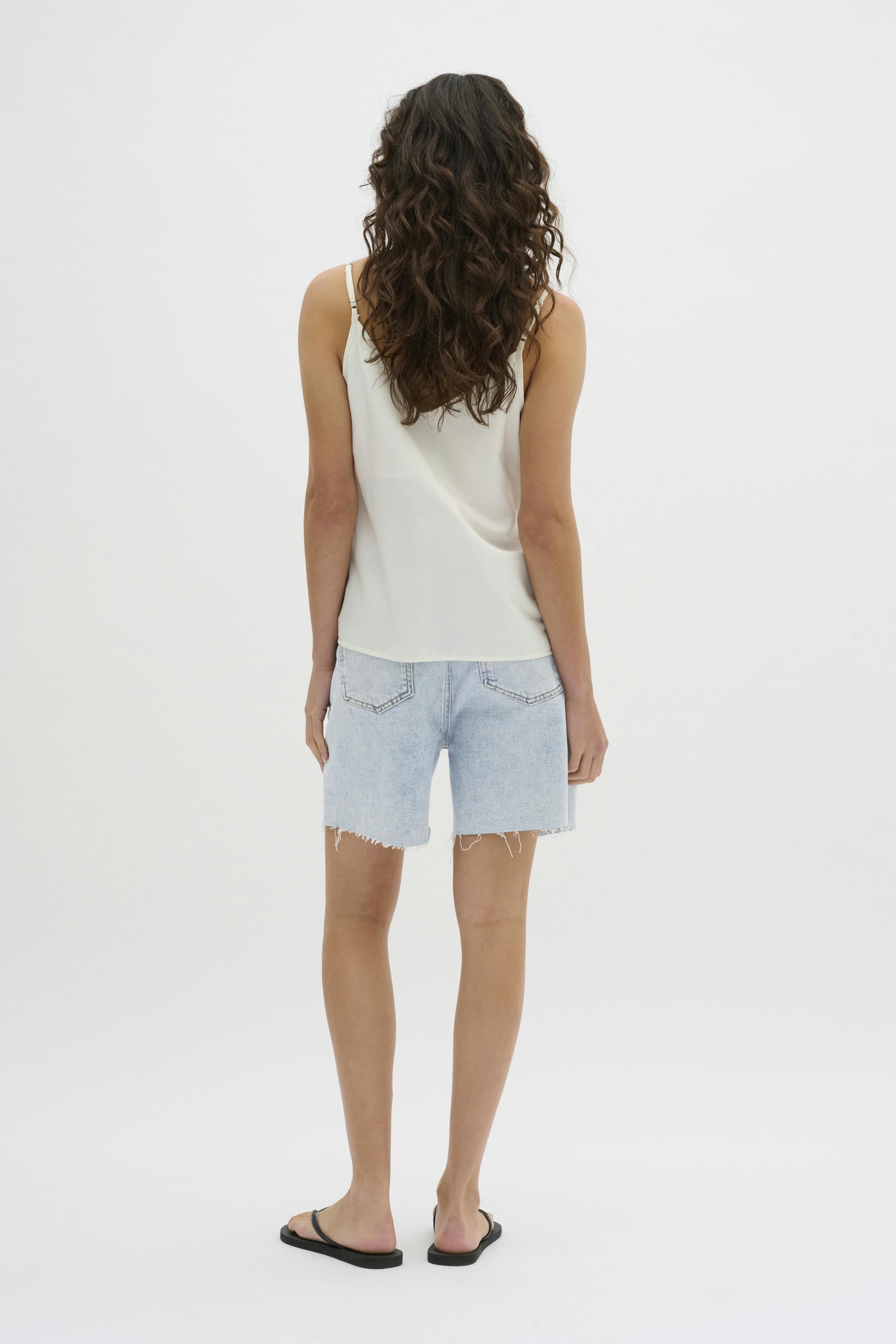 LucyMW Shorts LOOKBOOK BACK 10704732-100046