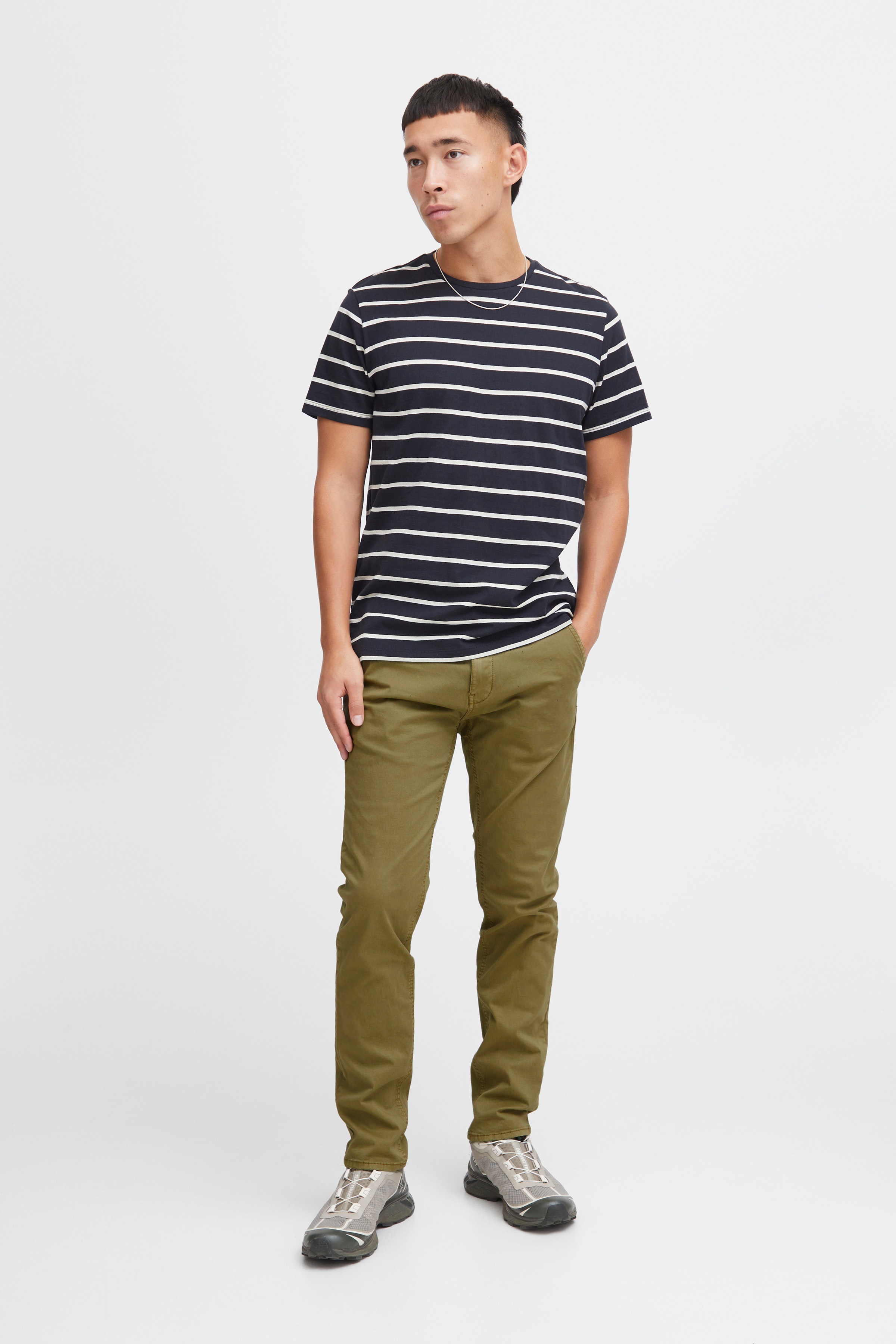 Casual Hose LOOKBOOK FRONT 20710583-77238