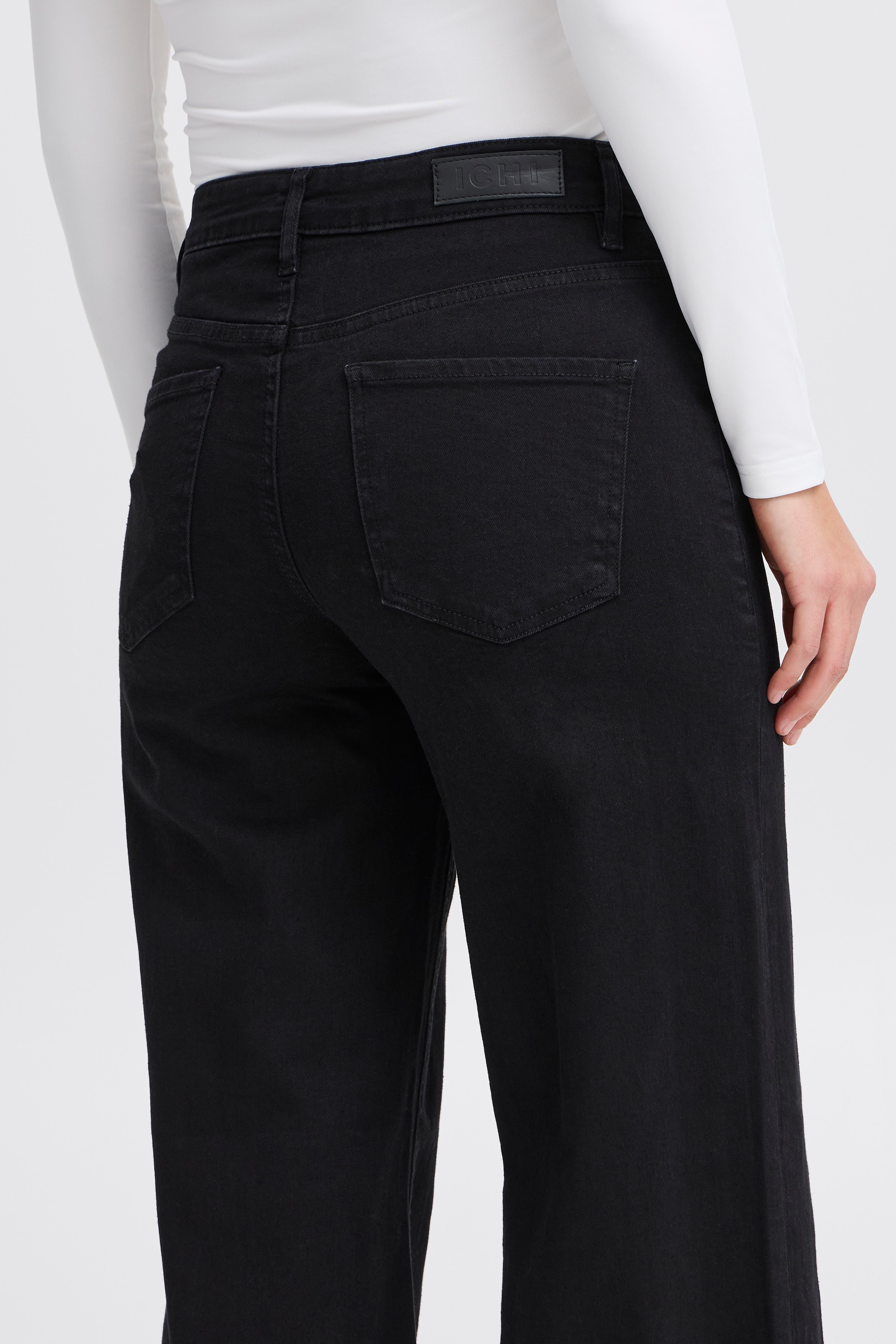 IHTWIGGY WIDE Jeans LOOKBOOK DETAIL 20119022-194008