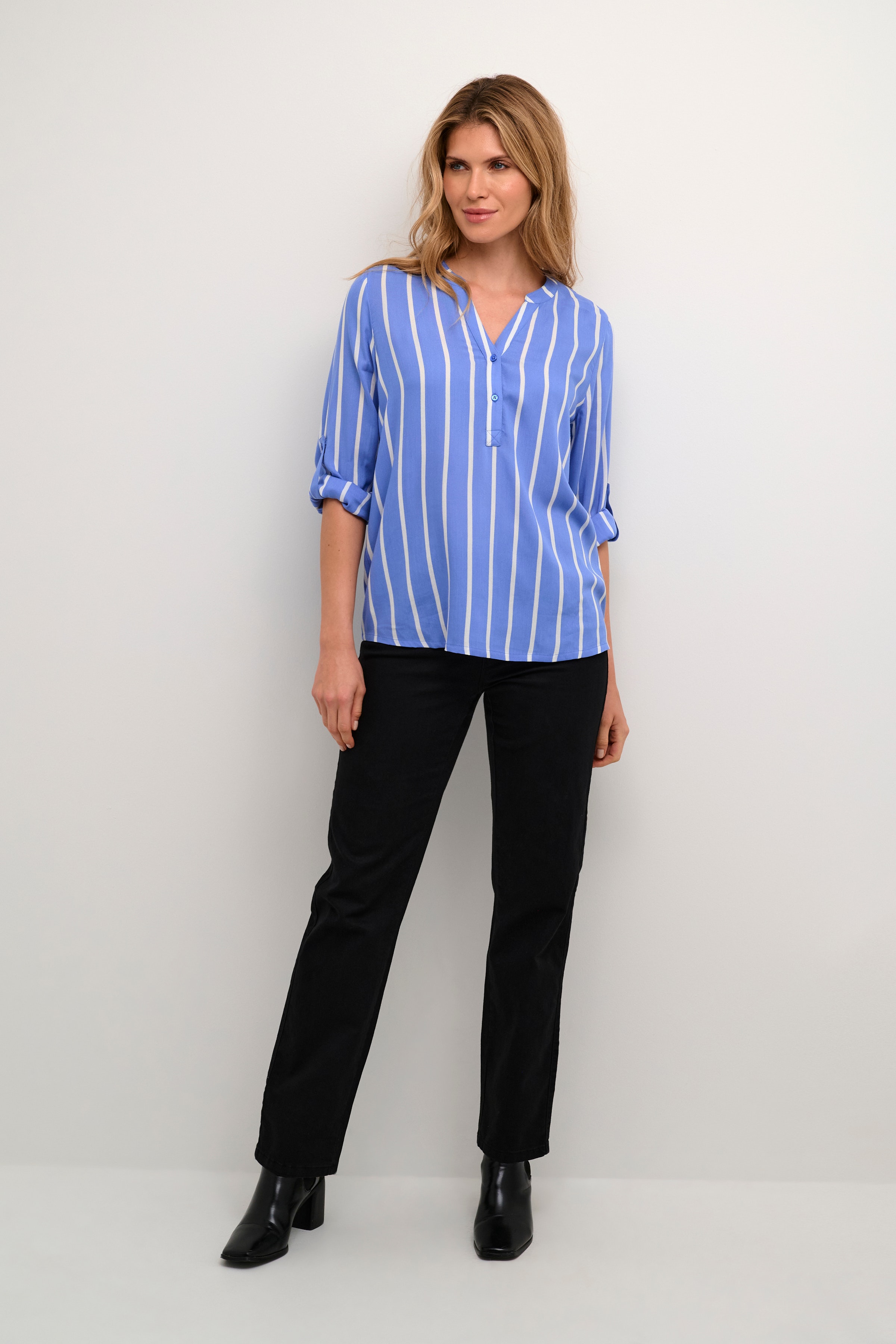 KAstridy Bluse LOOKBOOK FRONT 10504279-105643