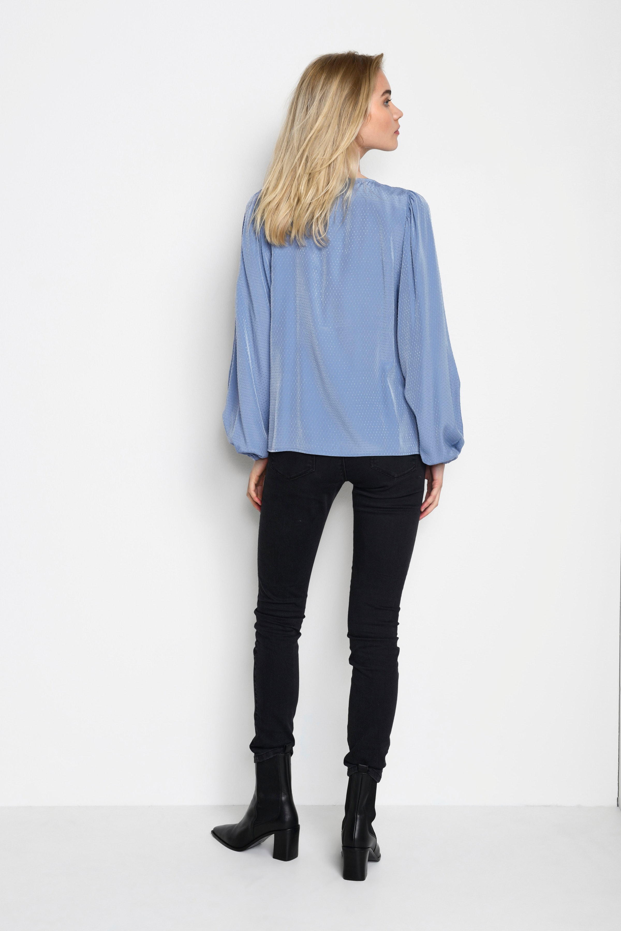 KAcatia Blouse LOOKBOOK BACK 10506810-174015