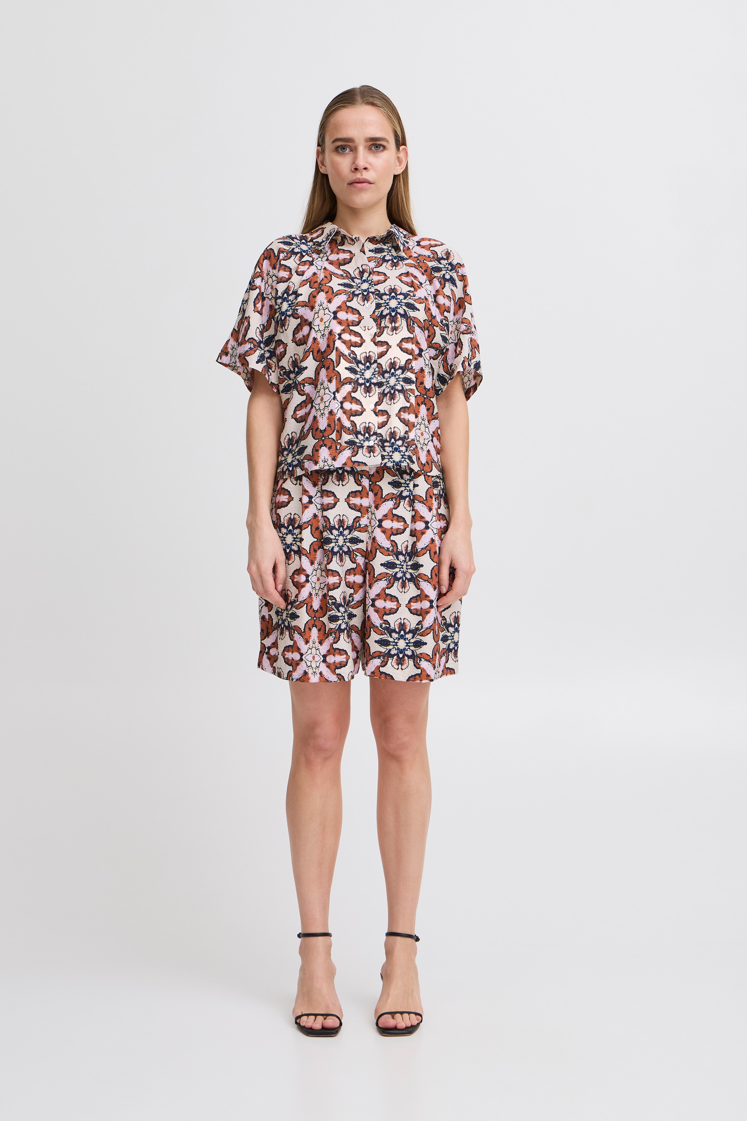 IHZASHA Kortermet skjorte LOOKBOOK FRONT 20122977-204446
