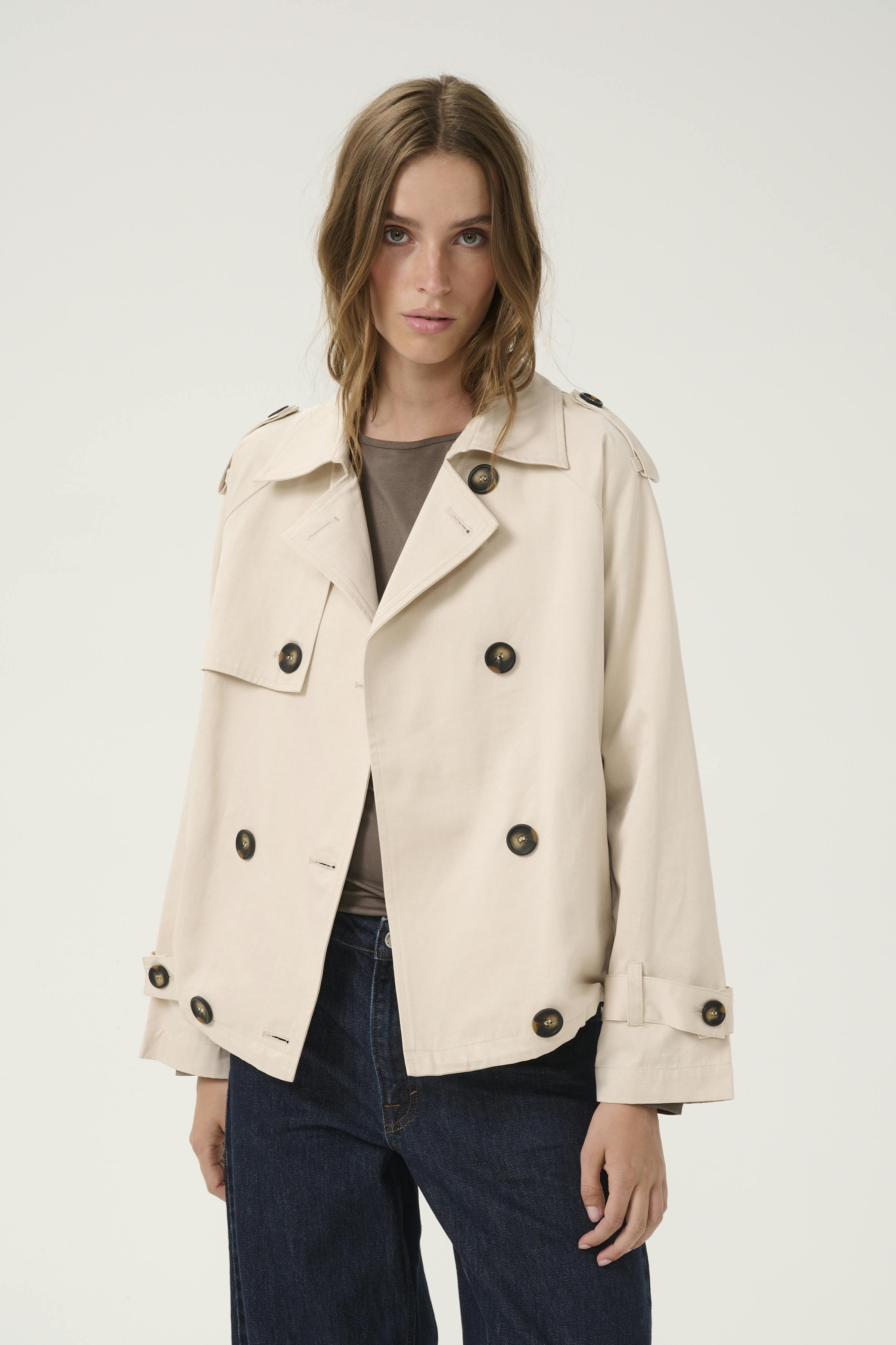 MiraMW Korte trenchcoat
 LOOKBOOK FRONT 10704213-130401