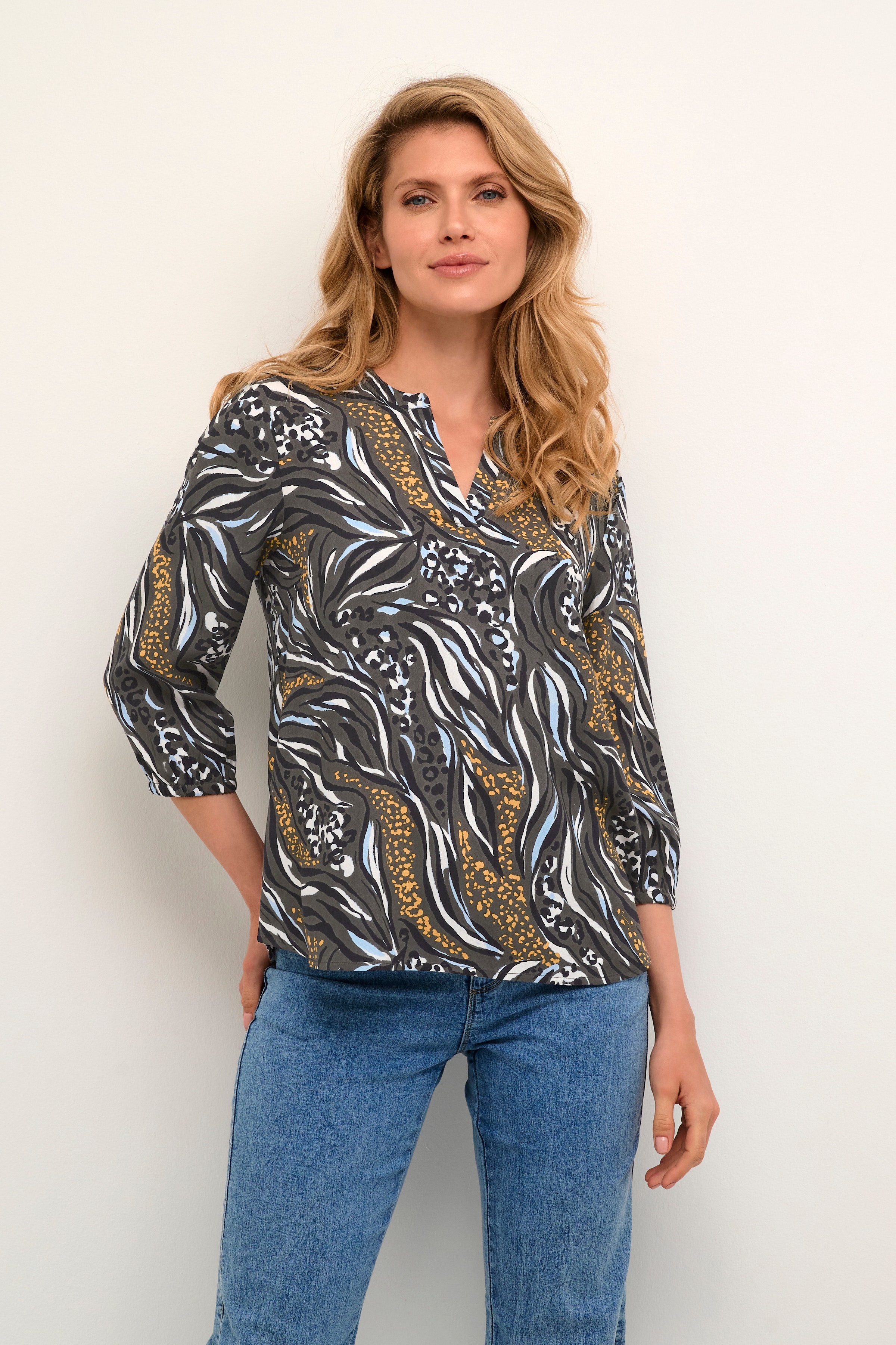 BPpolina Blouse LOOKBOOK FRONT 10590522-104978B