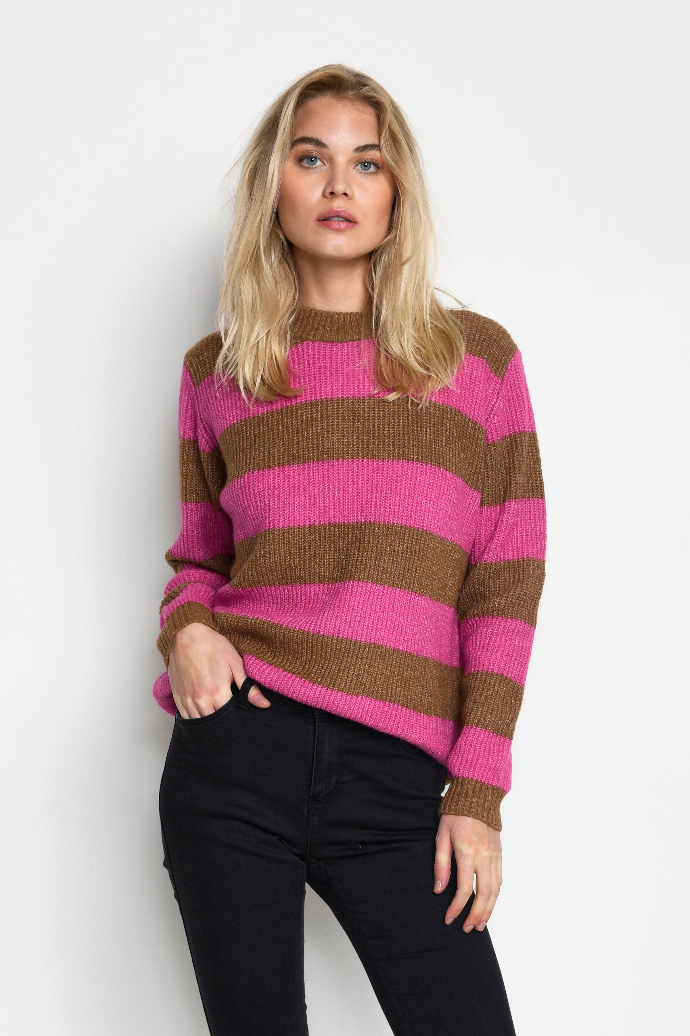 KAlorria Pullover LOOKBOOK FRONT 10505843-103420