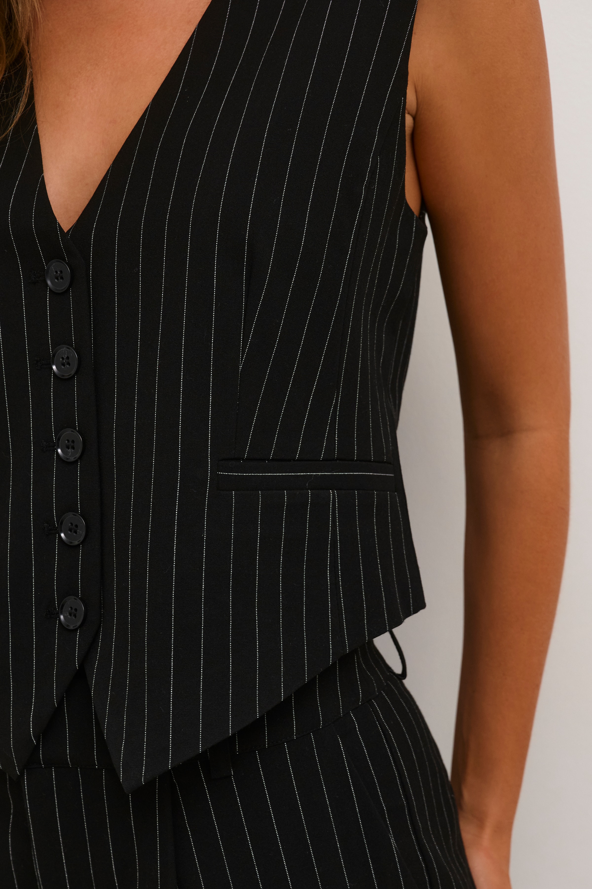 KAprilla Vest LOOKBOOK DETAIL 10552280-105367