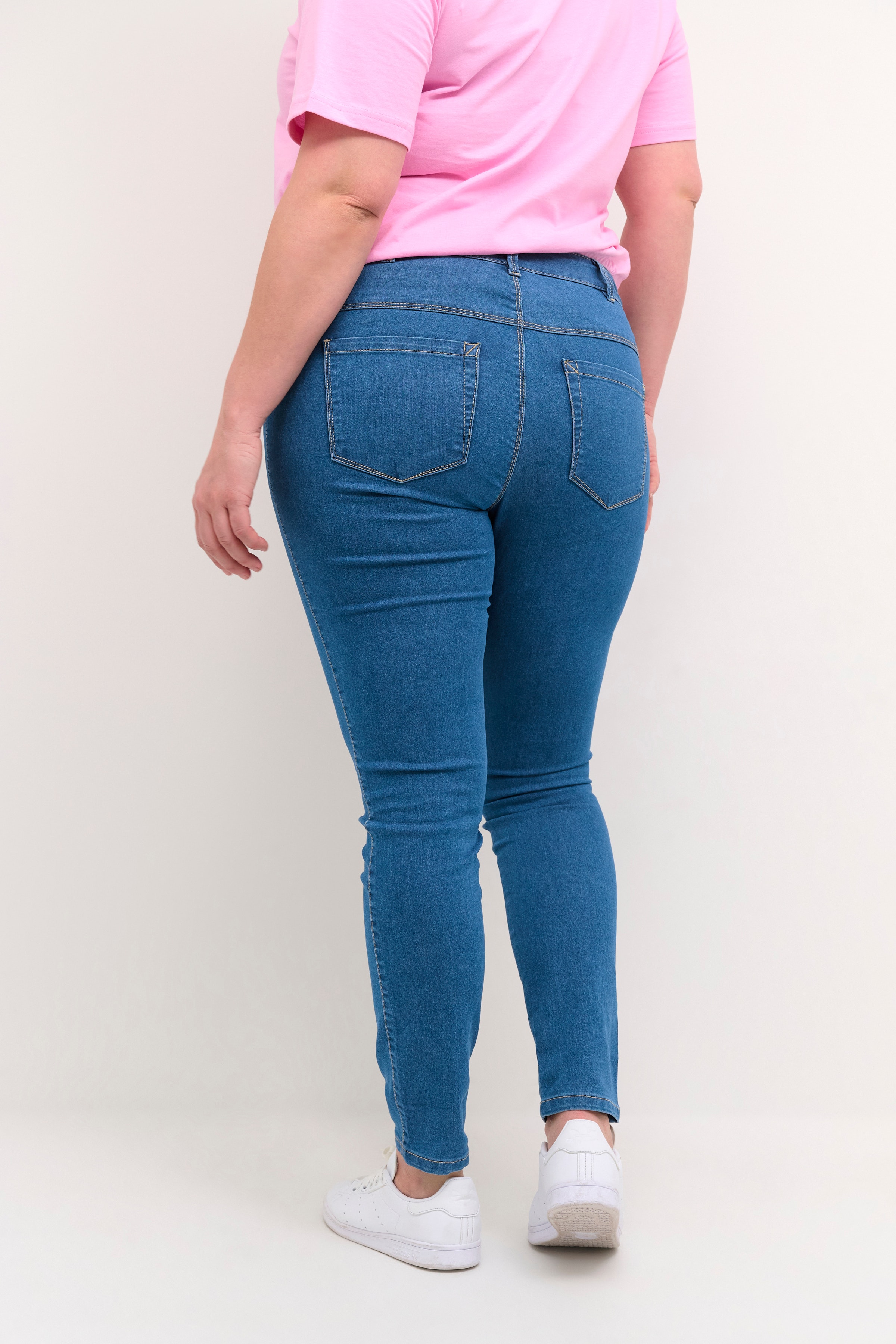 KCvicka Jeans LOOKBOOK BACK 10581302-103758