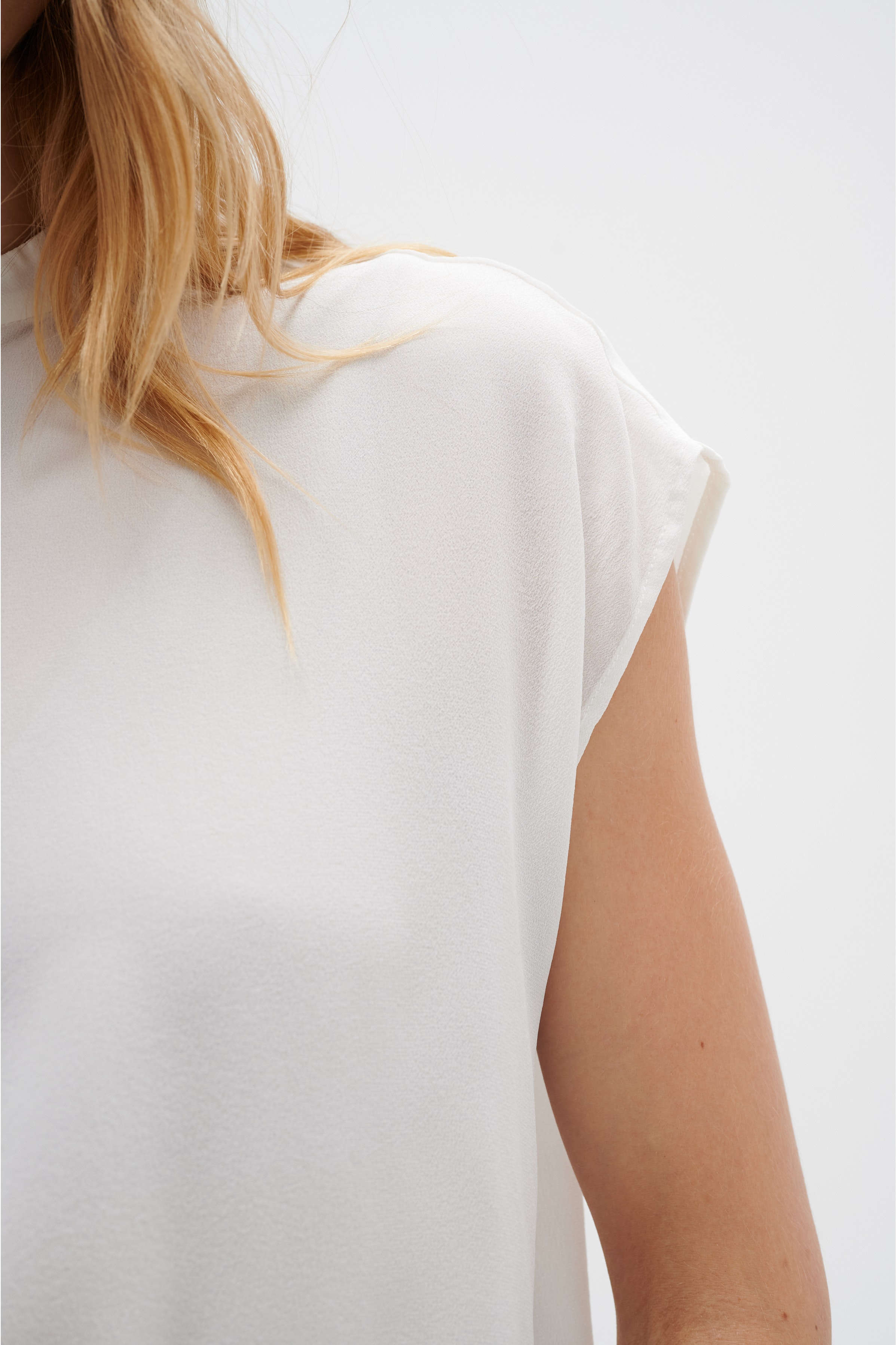 Lucie Top LOOKBOOK DETAIL 30104239-10051