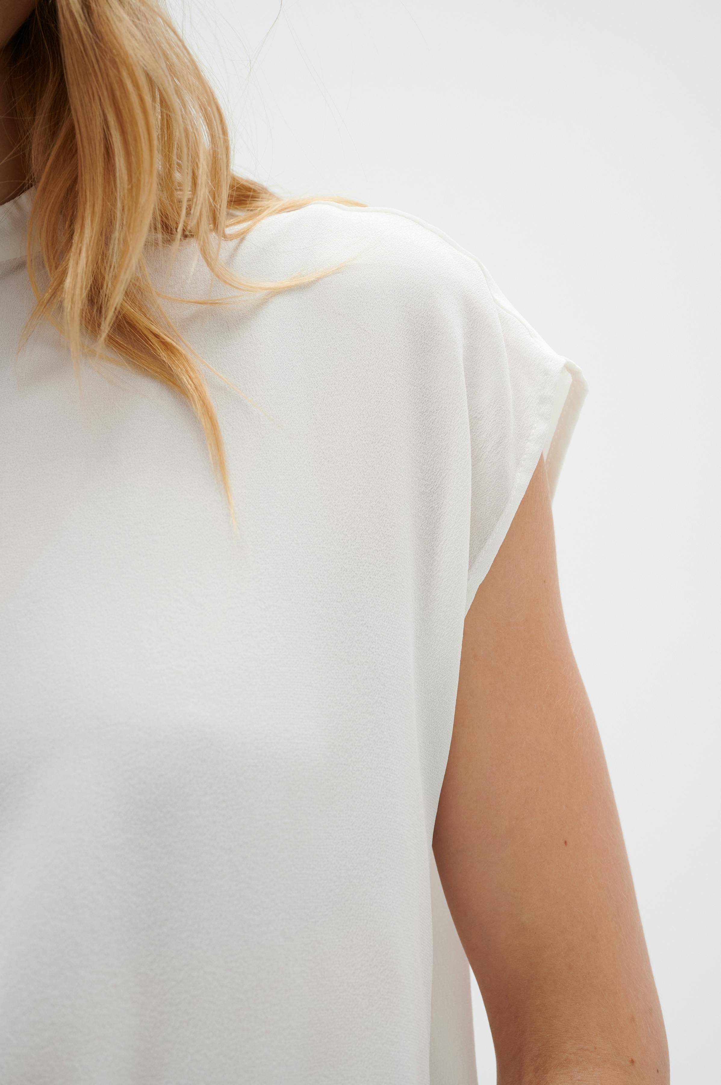 Lucie Top LOOKBOOK DETAIL 30104239-10051