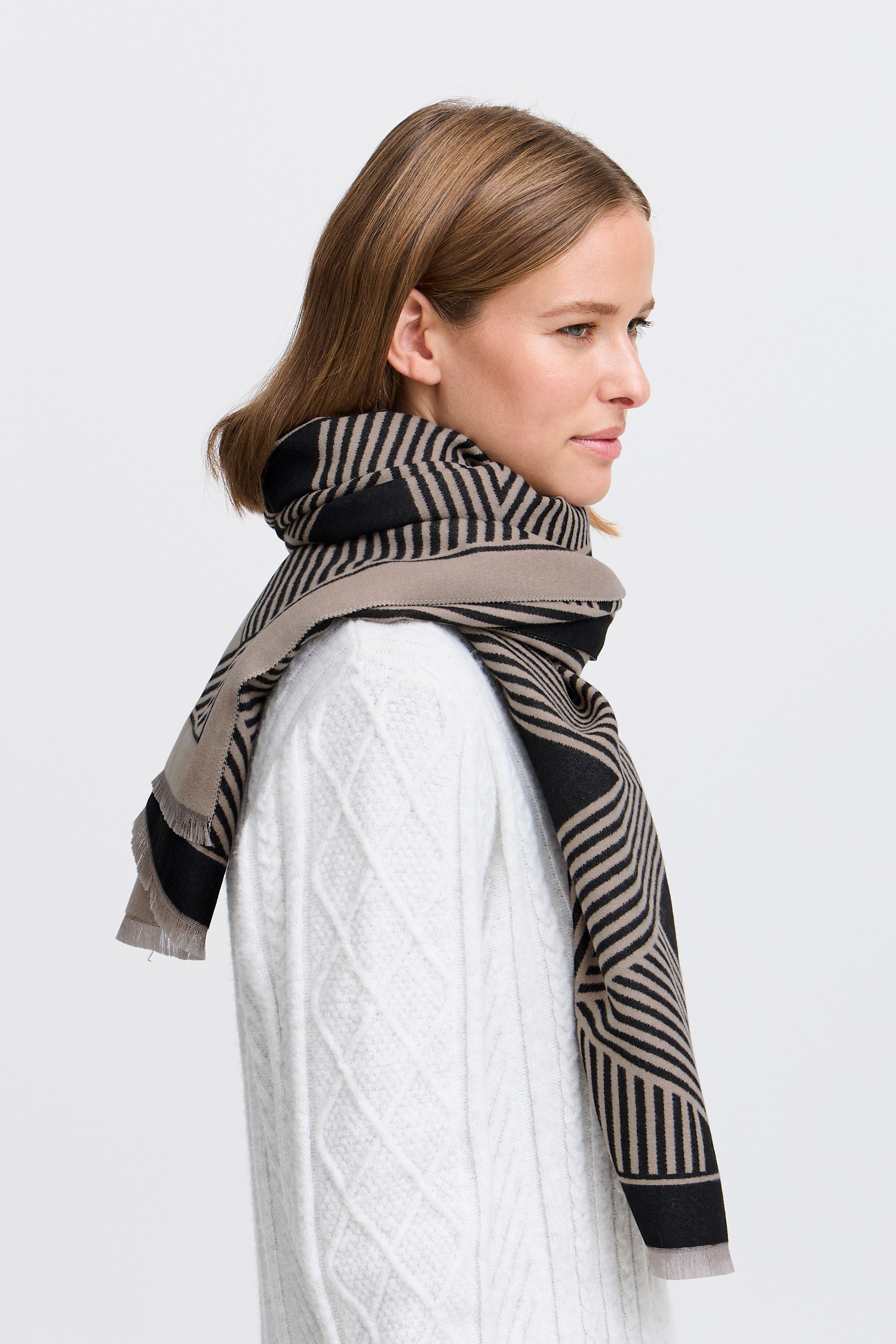 BAVIBI Skjerf LOOKBOOK FRONT 20815779-200453