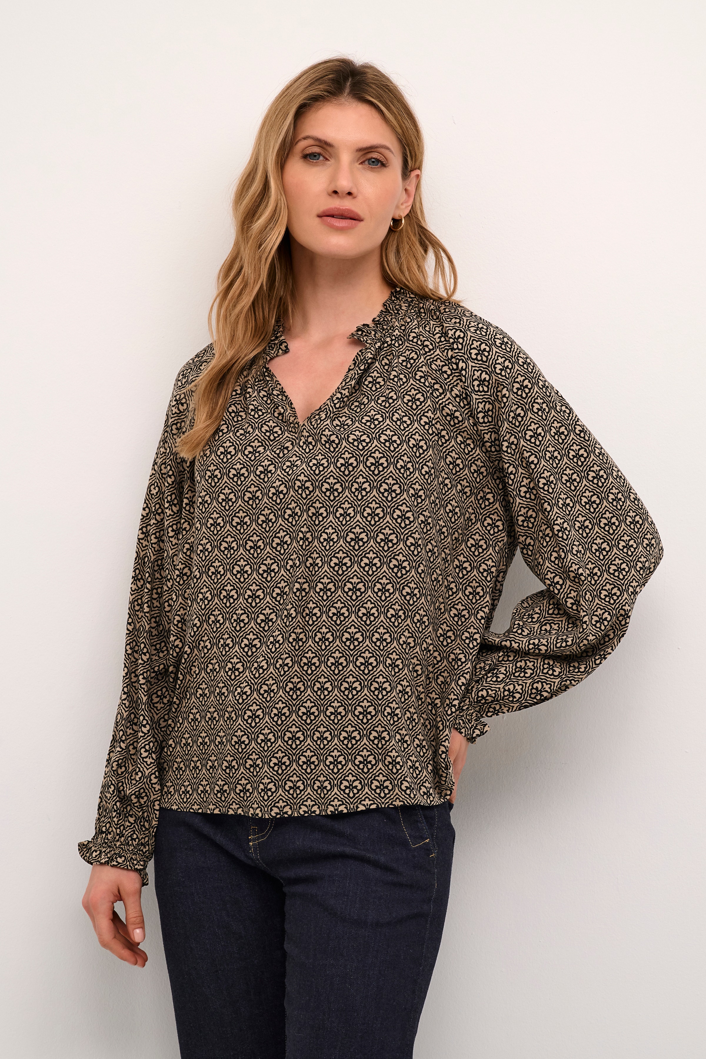 CUsafi Blouse LOOKBOOK FRONT 50110834-106139