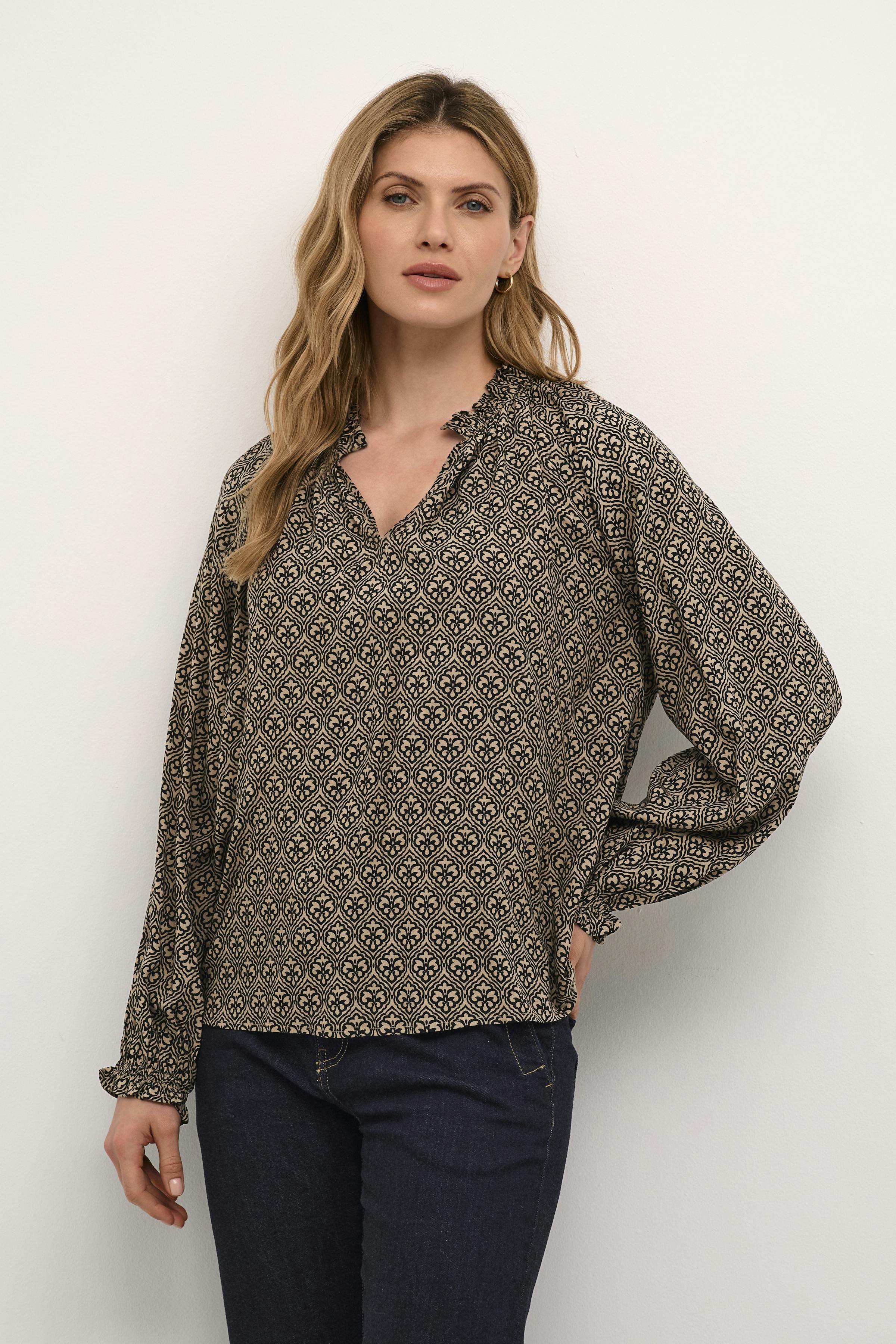 CUsafi Blouse LOOKBOOK FRONT 50110834-106139