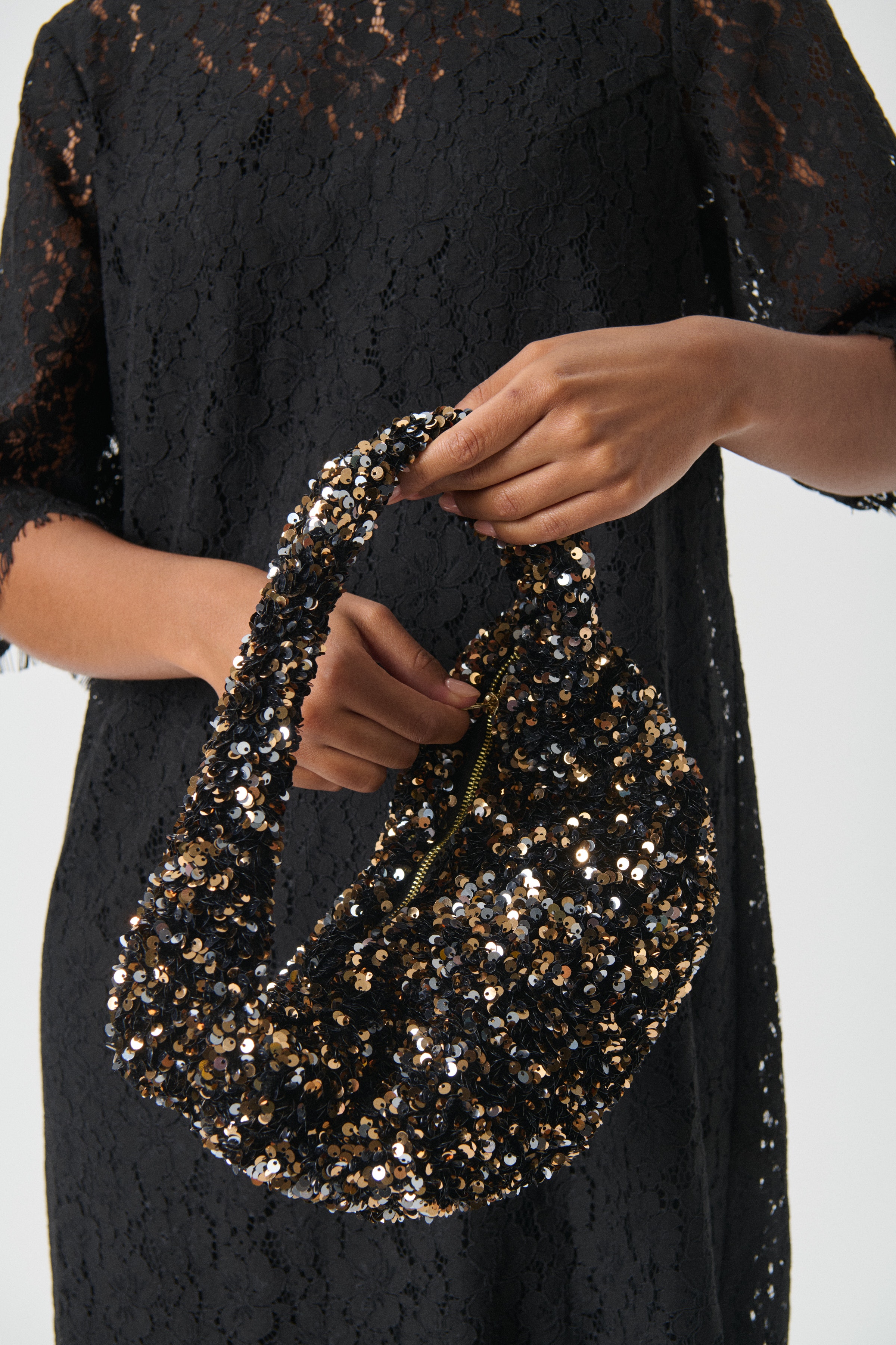 ViriPW Bag LOOKBOOK FRONT 30310236-304444