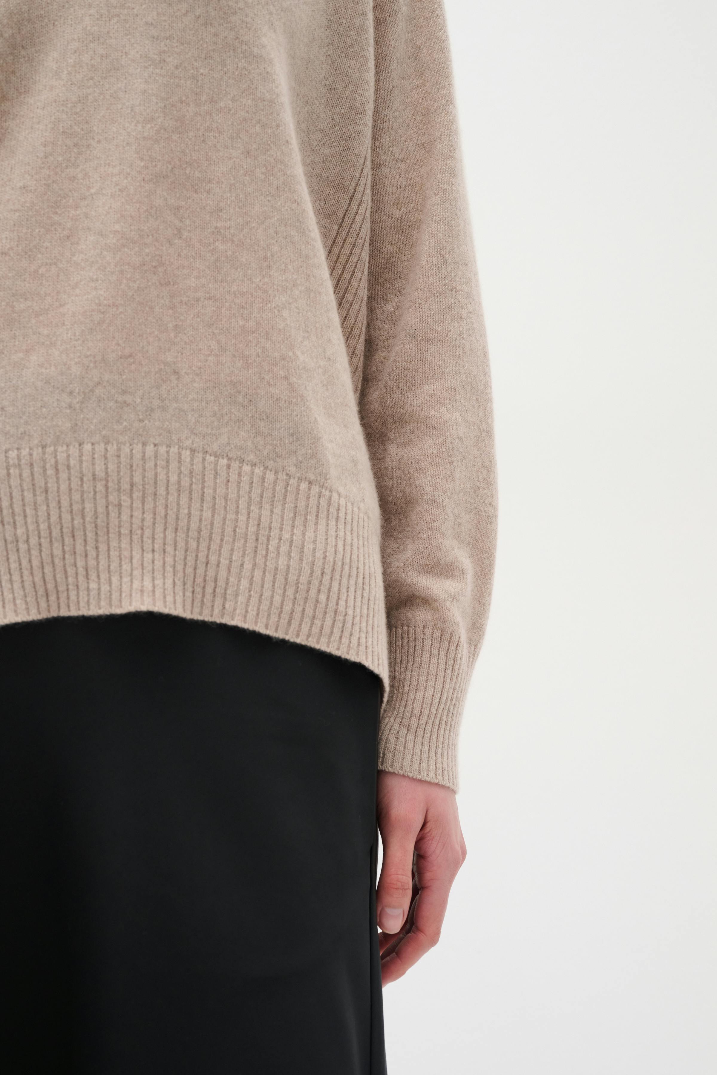 Lukka V-neck Cashmere Pullover LOOKBOOK DETAIL 30104240-10110