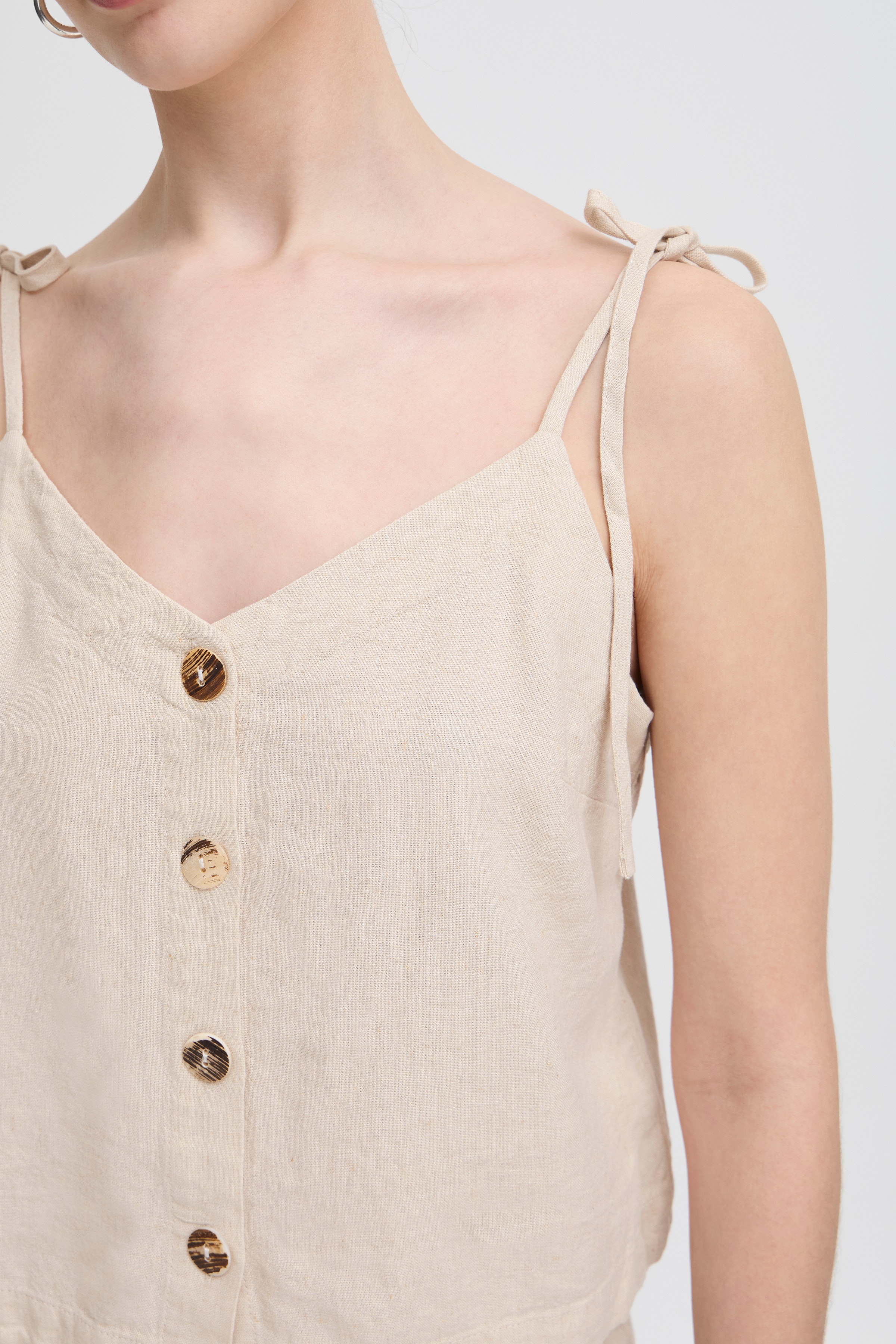 IHLINNO Ærmeløs bluse LOOKBOOK DETAIL 20122923-204424