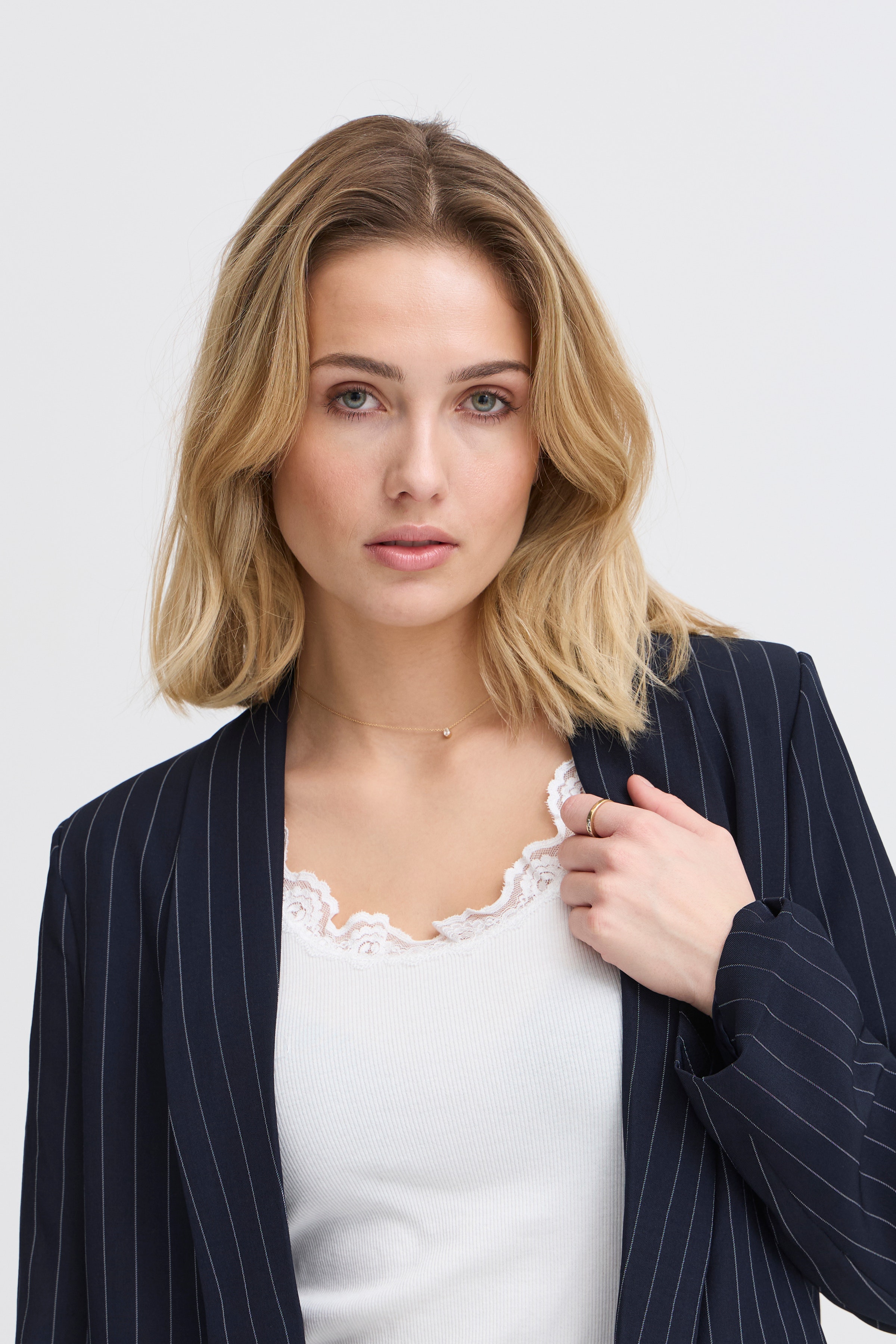 SBGELA Blazer LOOKBOOK DETAIL 22100911-193923