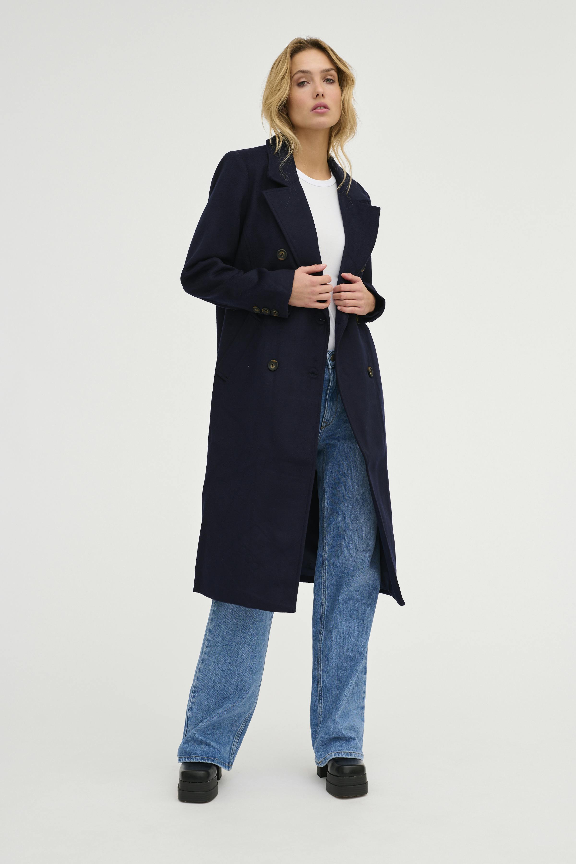 25 THE COAT LOOKBOOK FRONT 10703404-193812