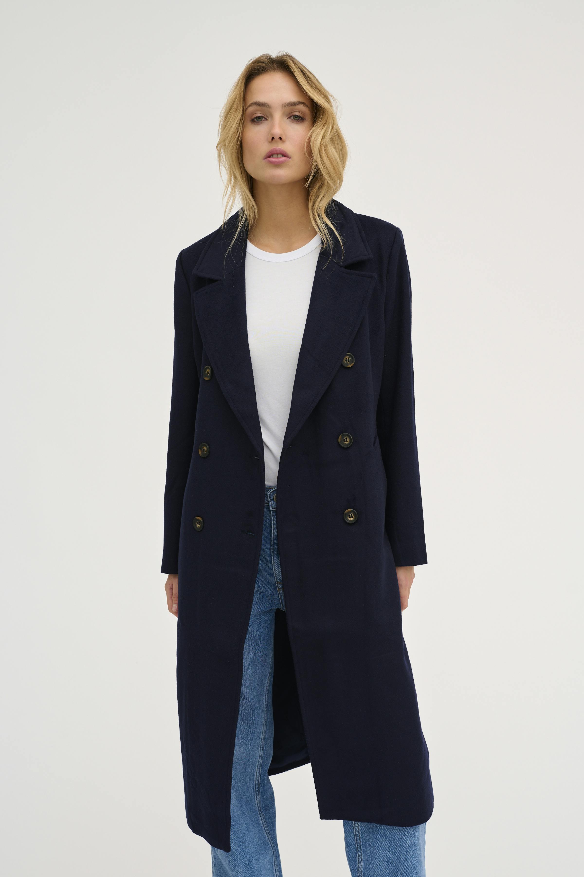 25 THE COAT LOOKBOOK FRONT 10703404-193812