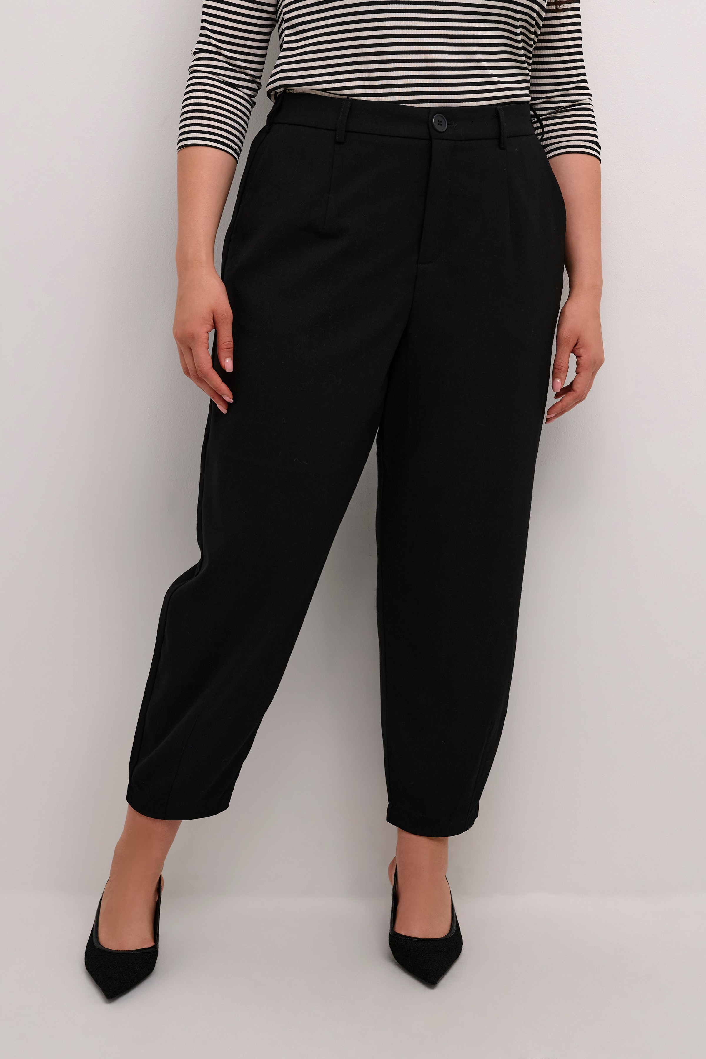 KCmerla Byxor LOOKBOOK FRONT 10582231-100121