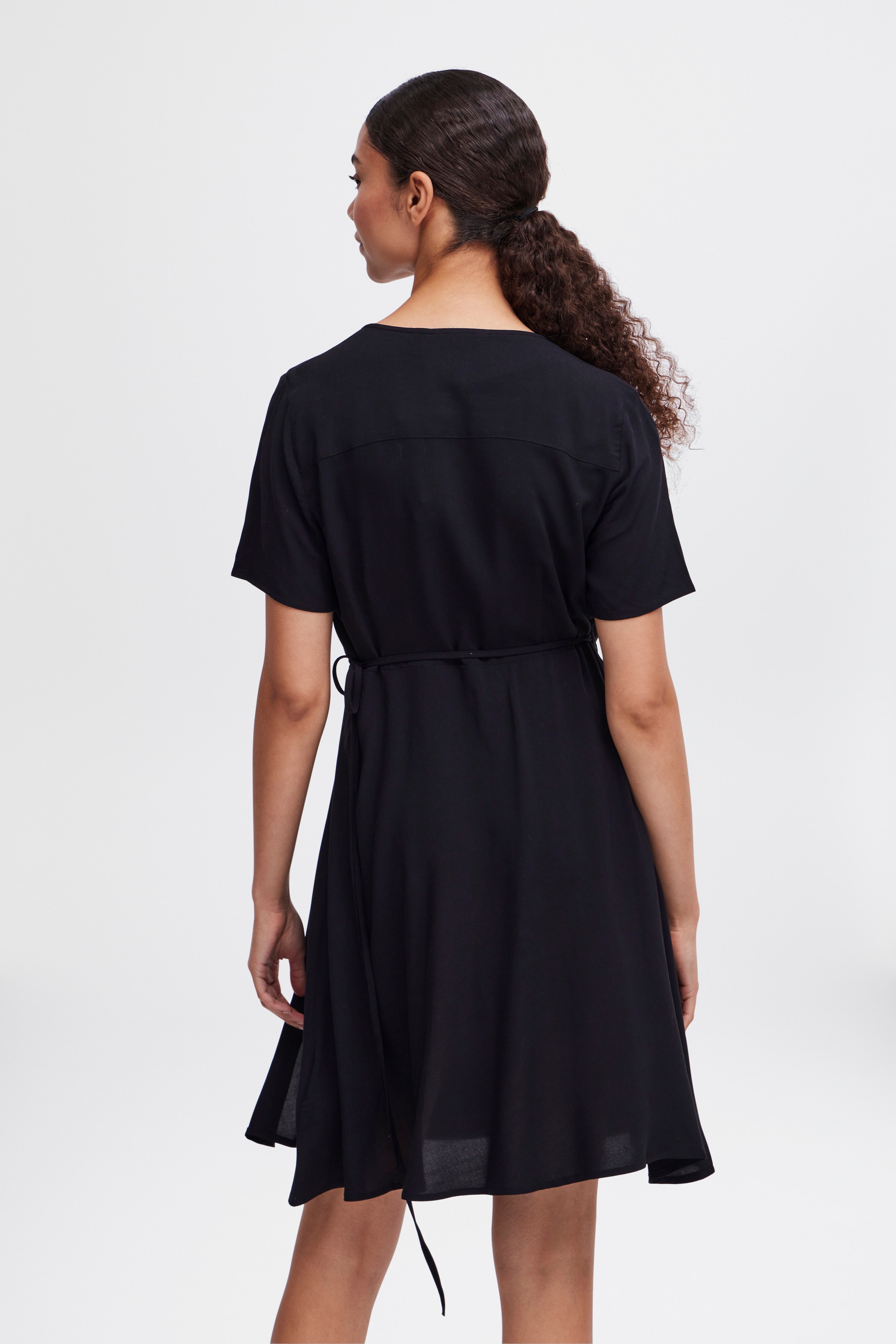 BYMMJOELLA Kleid LOOKBOOK BACK 20814528-200451