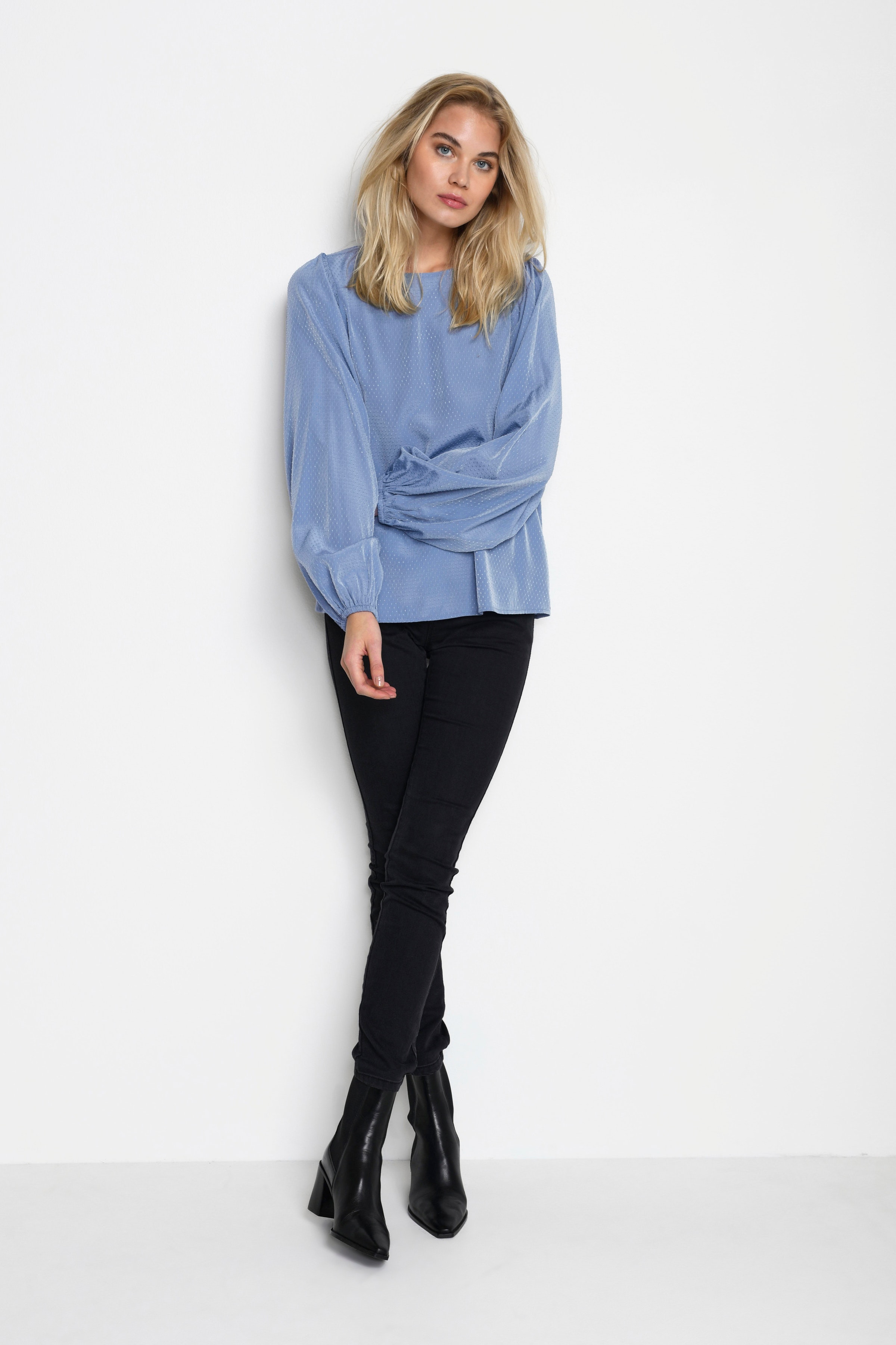 KAcatia Blouse LOOKBOOK FRONT 10506810-174015