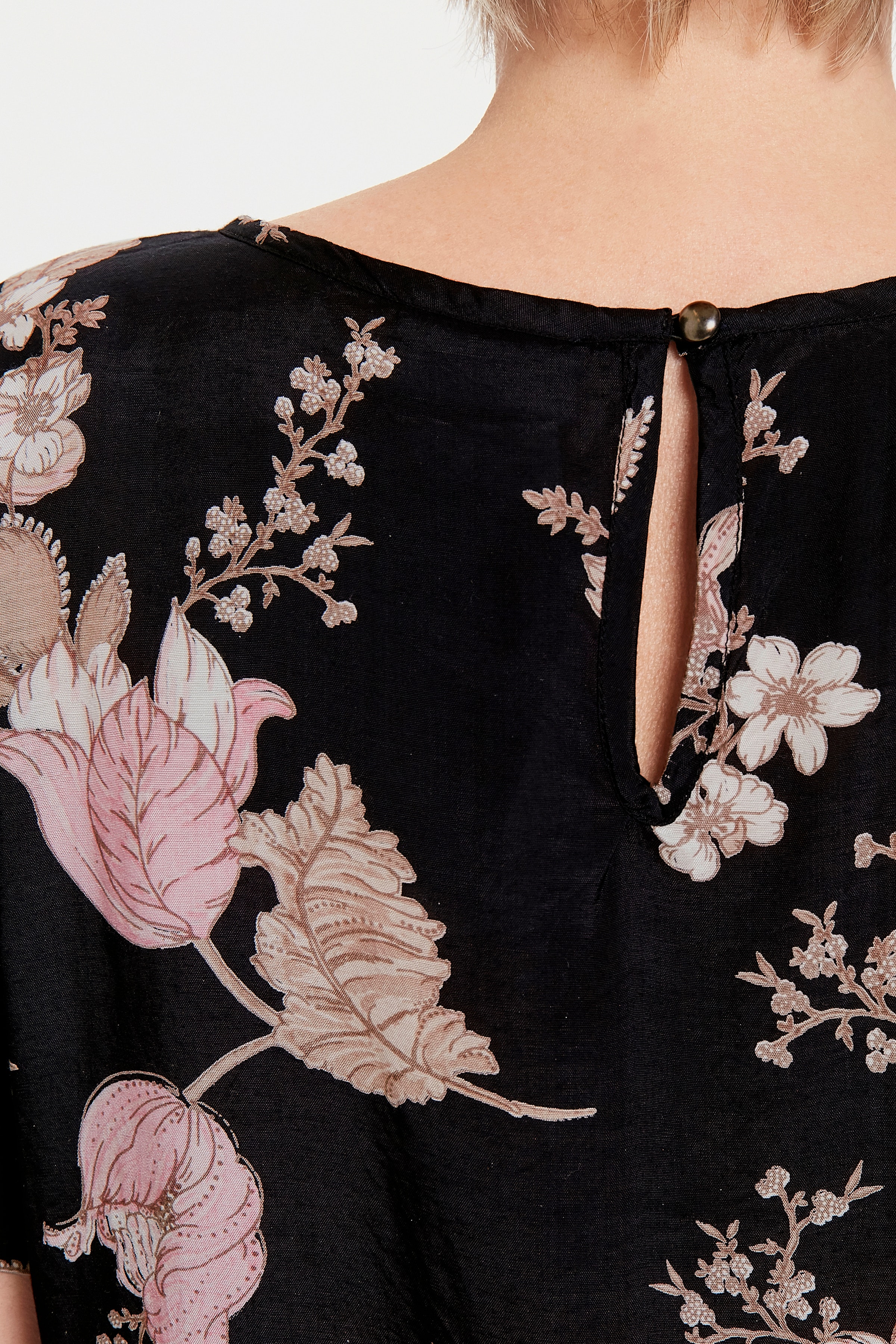 Kurzarm-Bluse
 LOOKBOOK DETAIL 10503135-50600