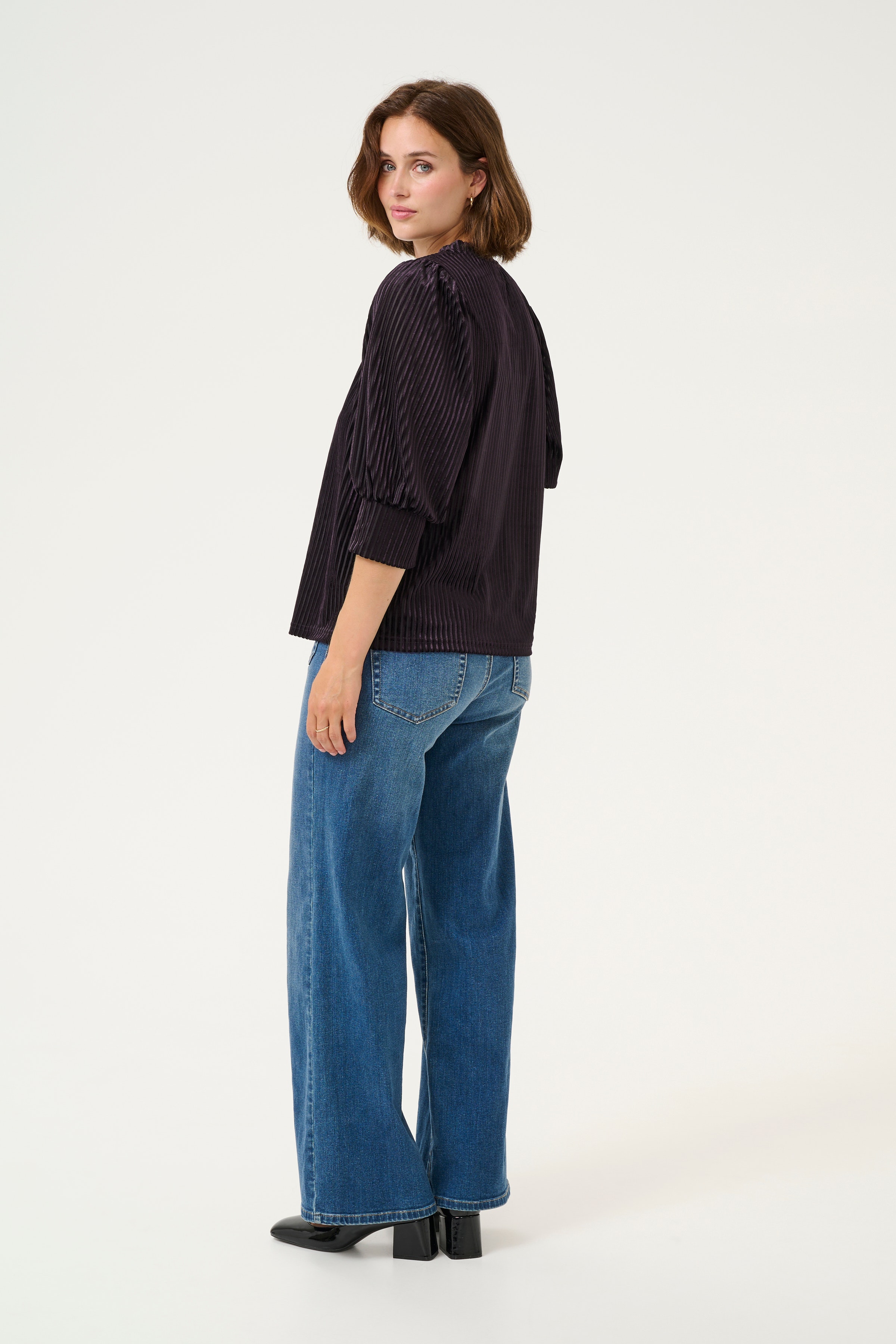 KAcaca Velourbluse LOOKBOOK BACK 10503887-107223