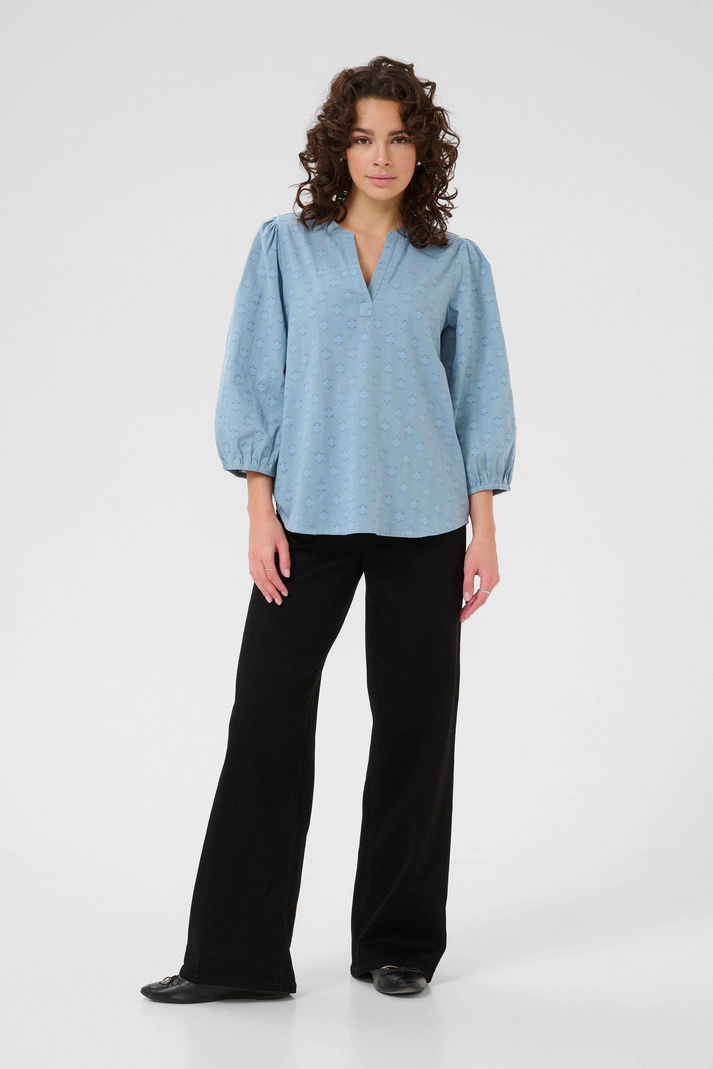 KAenya Bluse LOOKBOOK FRONT 10510755-174018
