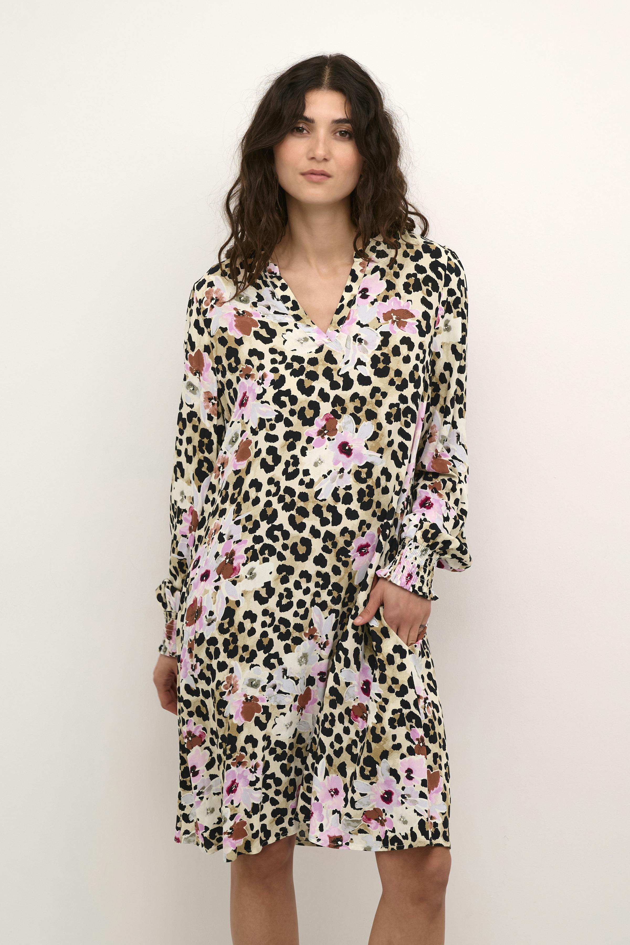 CUatlas Leopard Klänning LOOKBOOK FRONT 50110151-500239