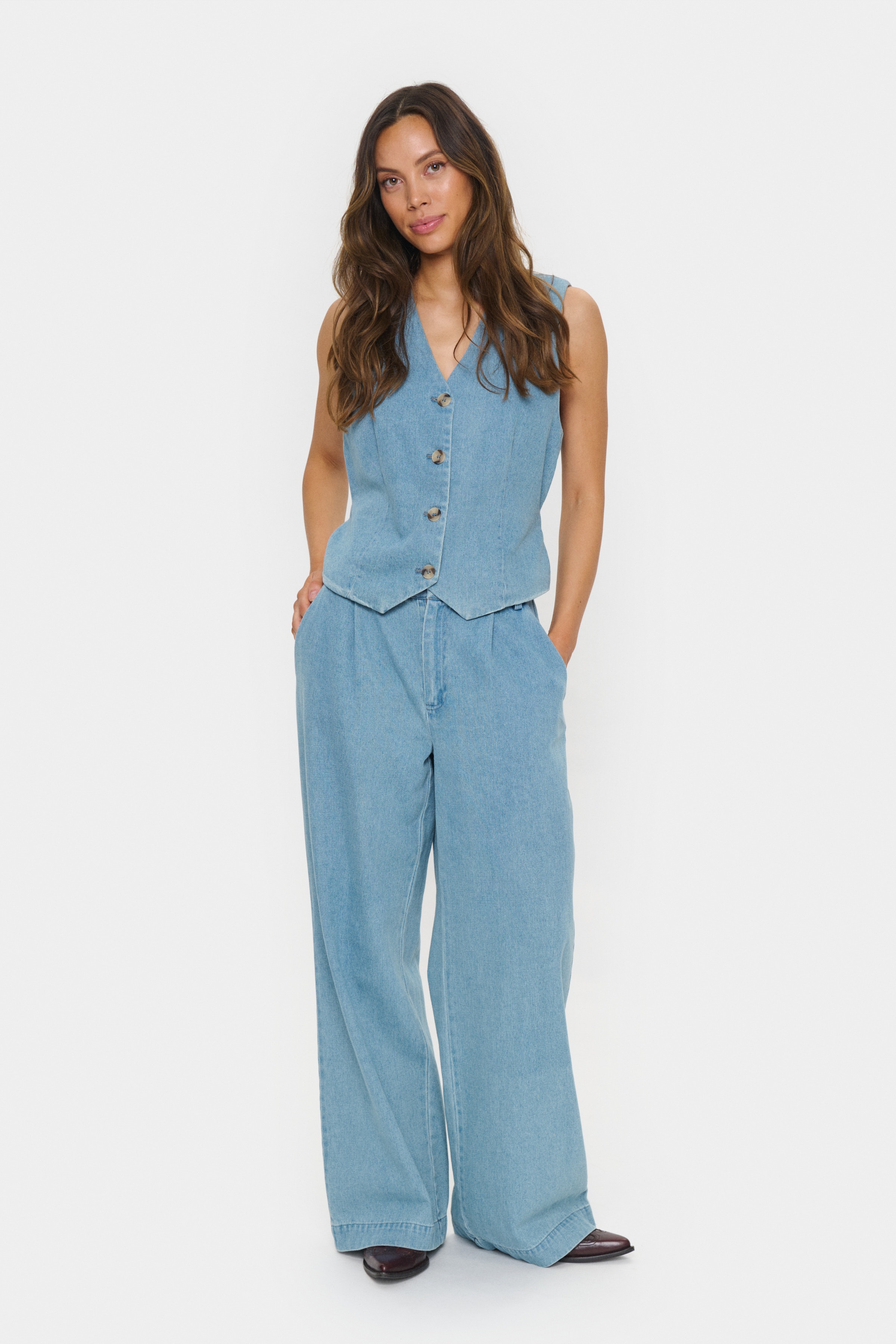 JaclynSZ Hose LOOKBOOK FRONT 30513877-174412