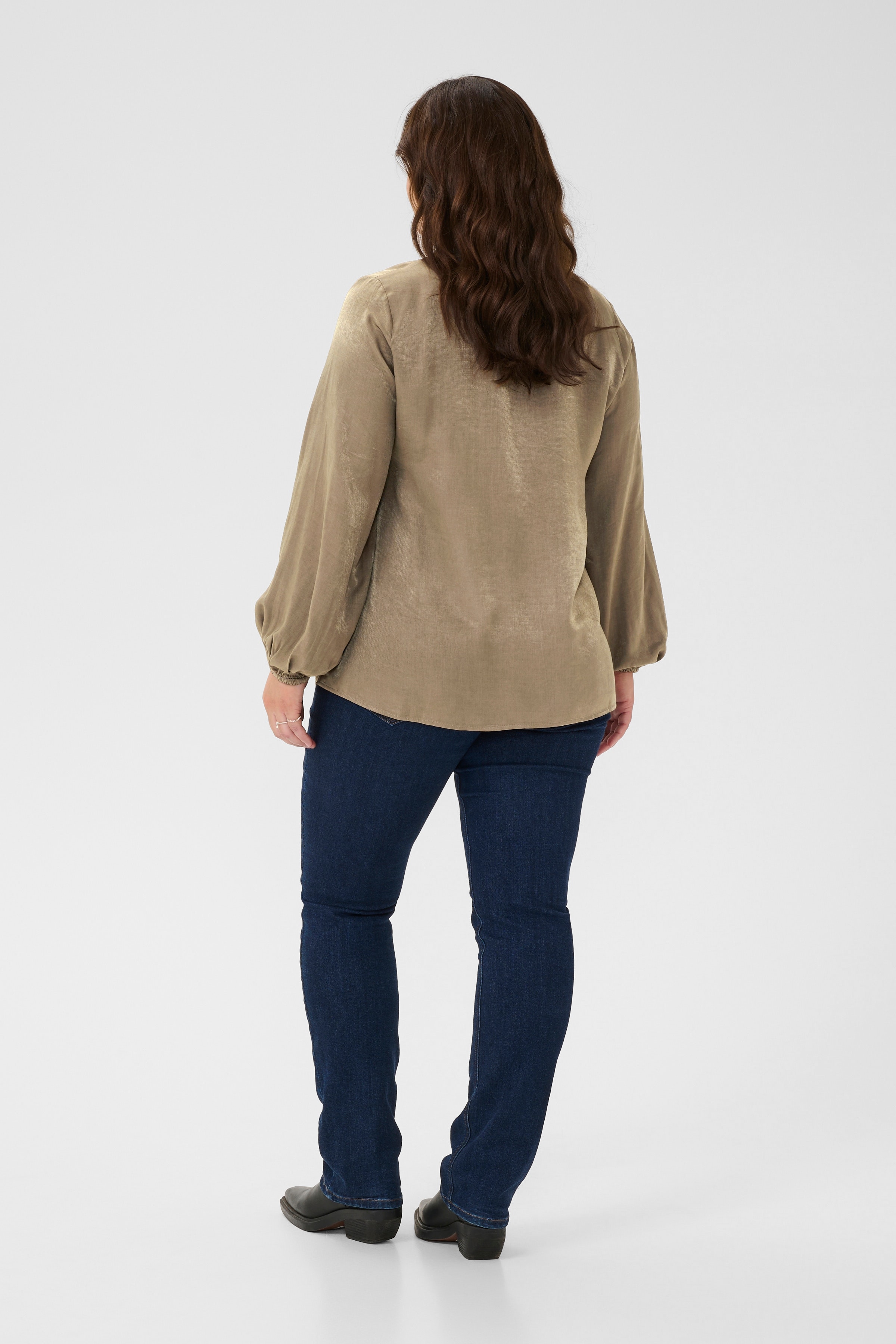KCmilia Blouse LOOKBOOK BACK 10583774-190808