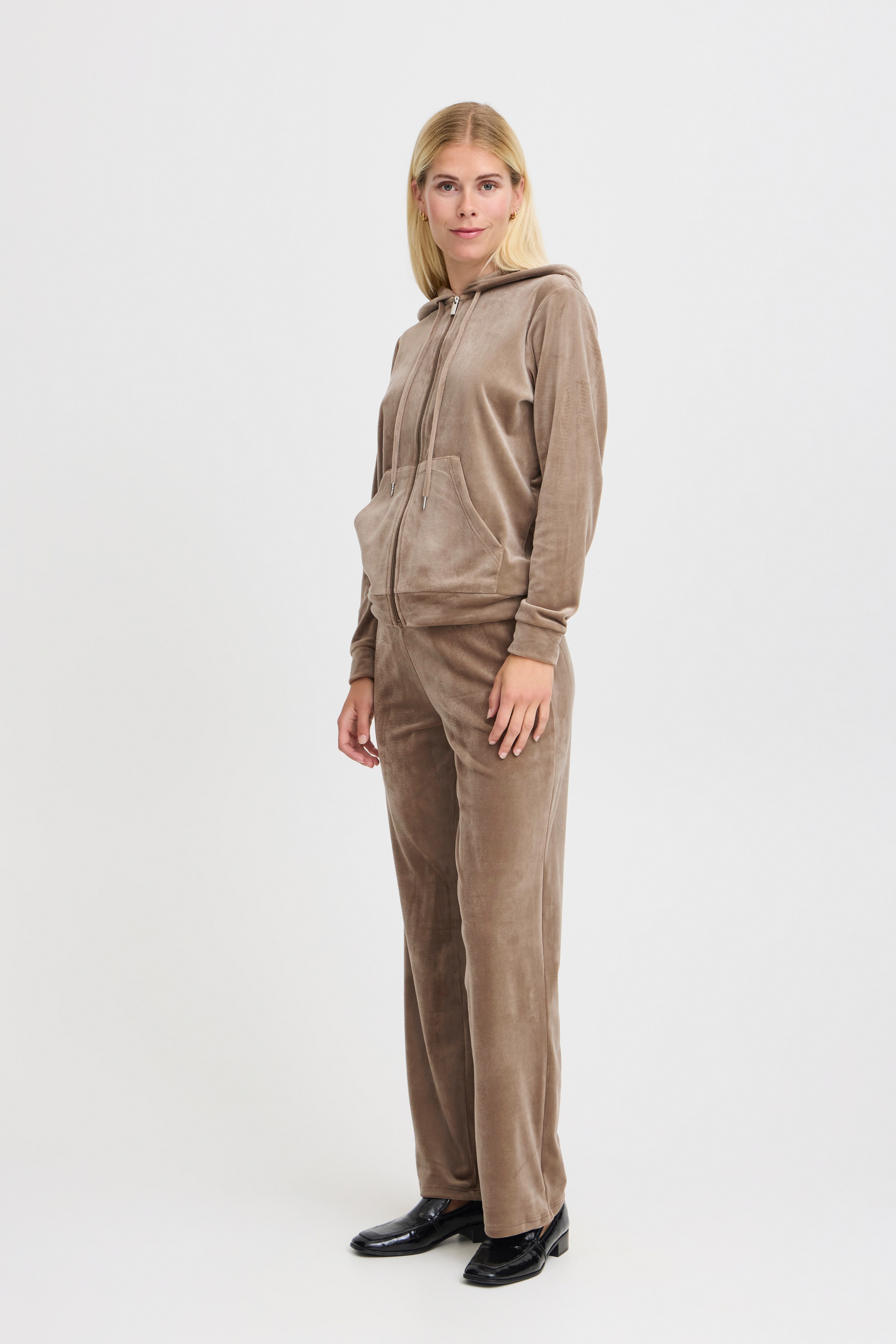 BYSTILLA Veloursett LOOKBOOK FRONT 20816019-181112