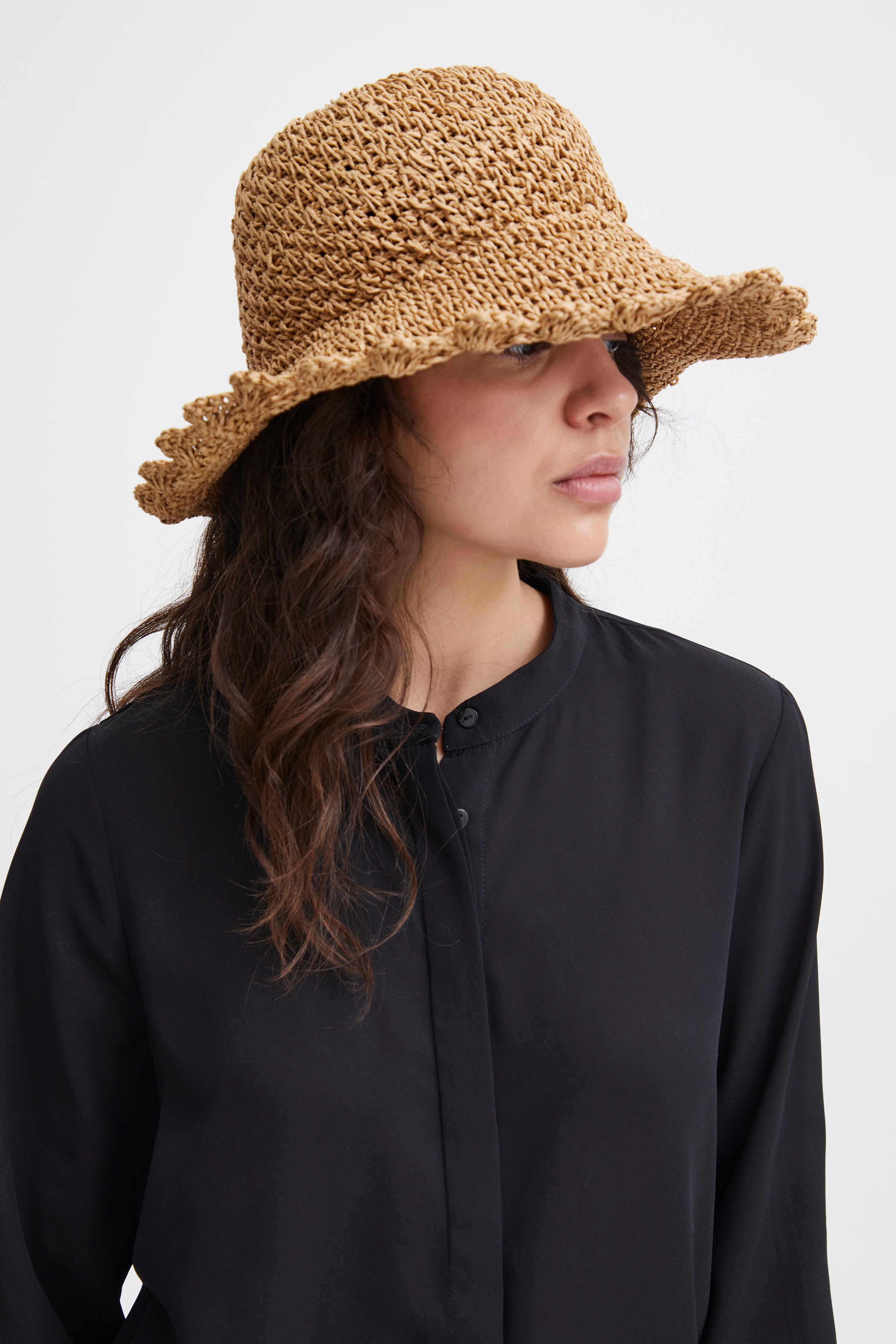 IASISSI Hatt LOOKBOOK FRONT 20121101-151308