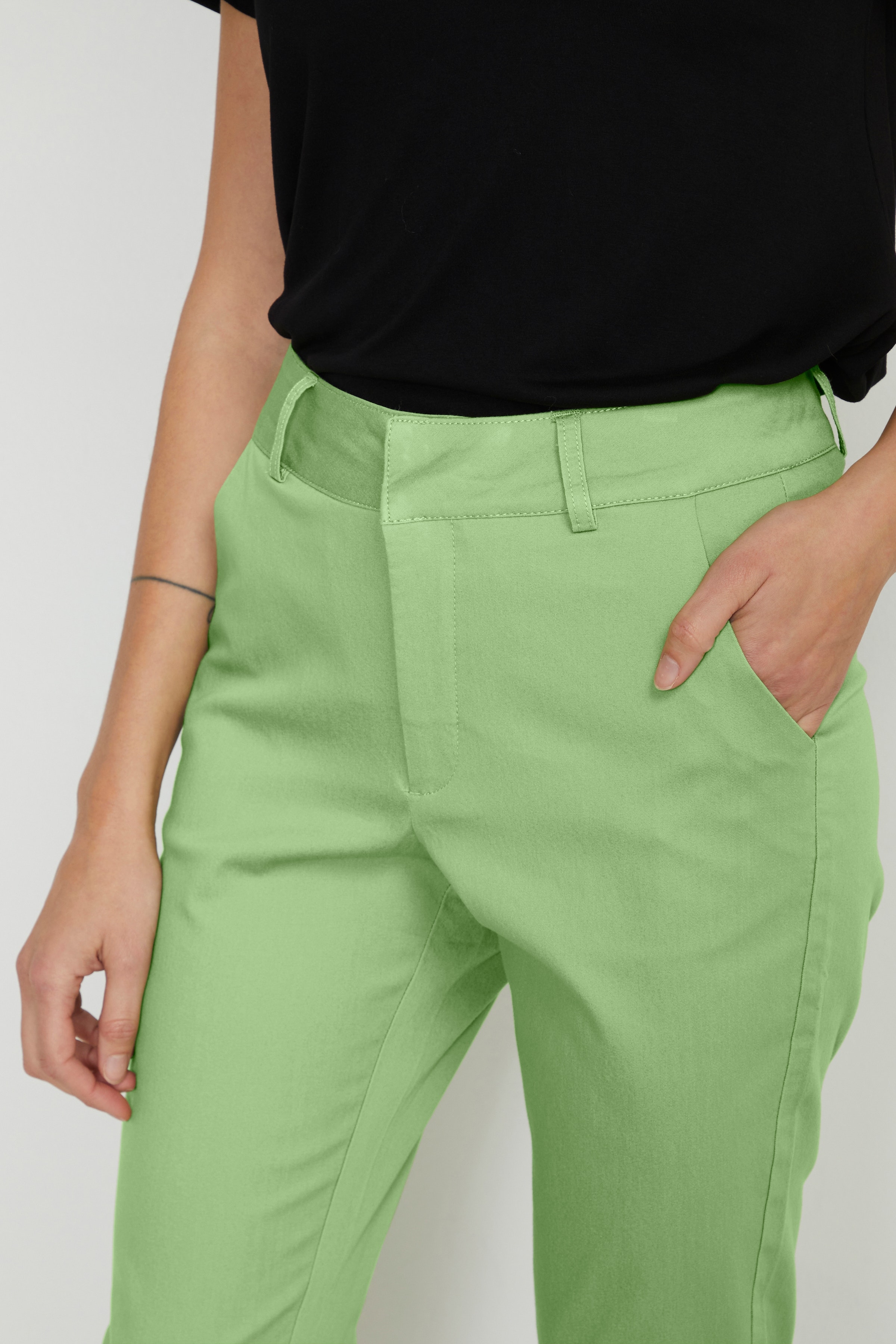 KAlea Bukser LOOKBOOK DETAIL 10505191-156316