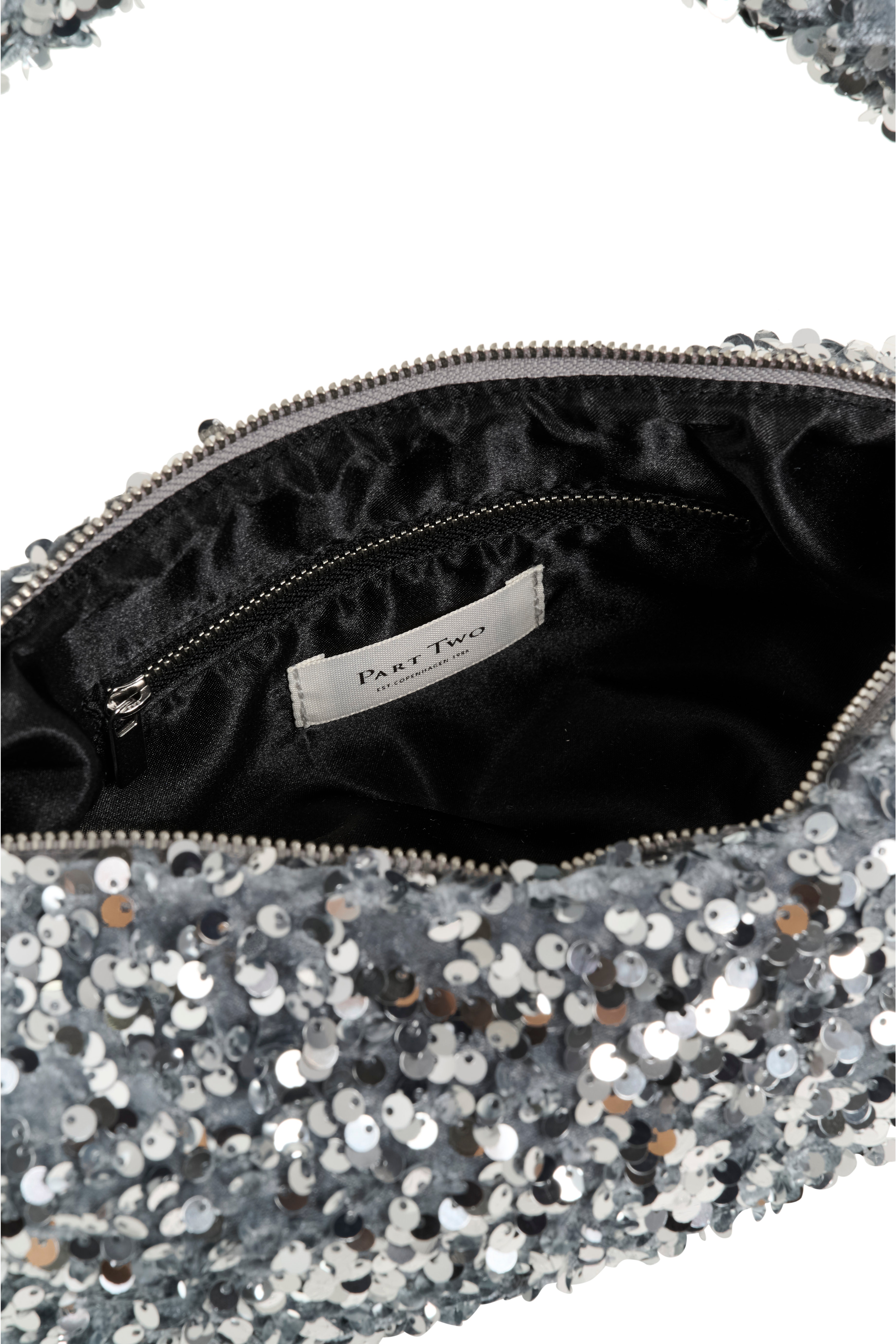 ViriPW Bag PACK DETAIL 30310236-304443
